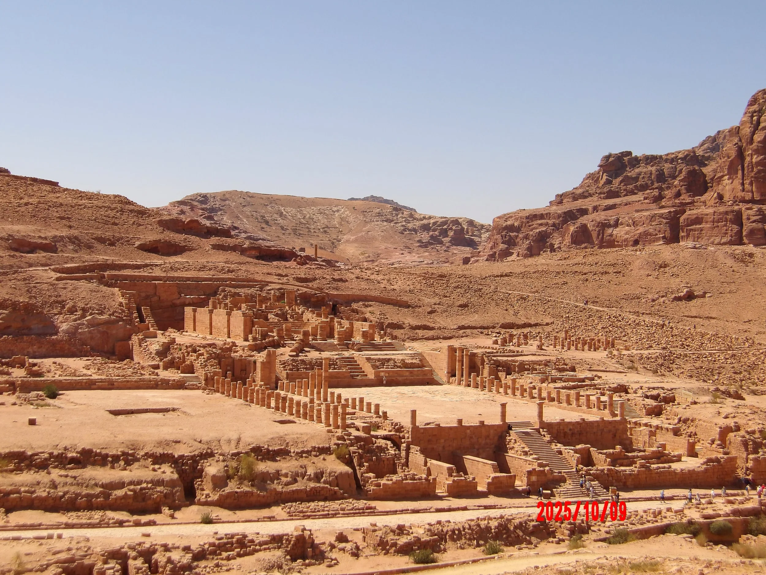 Ruinas de columnas en Petra.