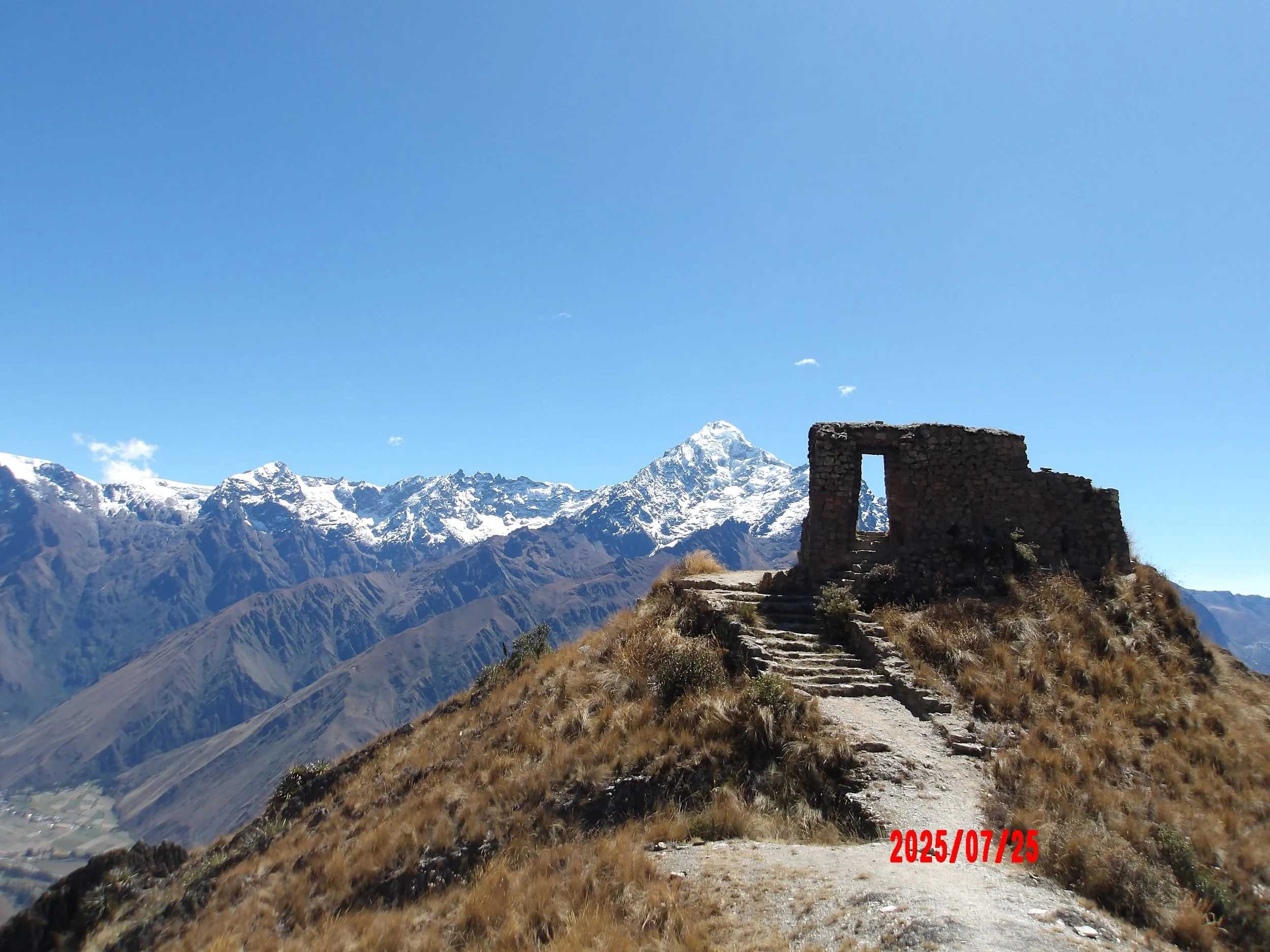 La Caminata a Inti Punku en Ollantaytambo: El Mirador Secreto del Valle Sagrado