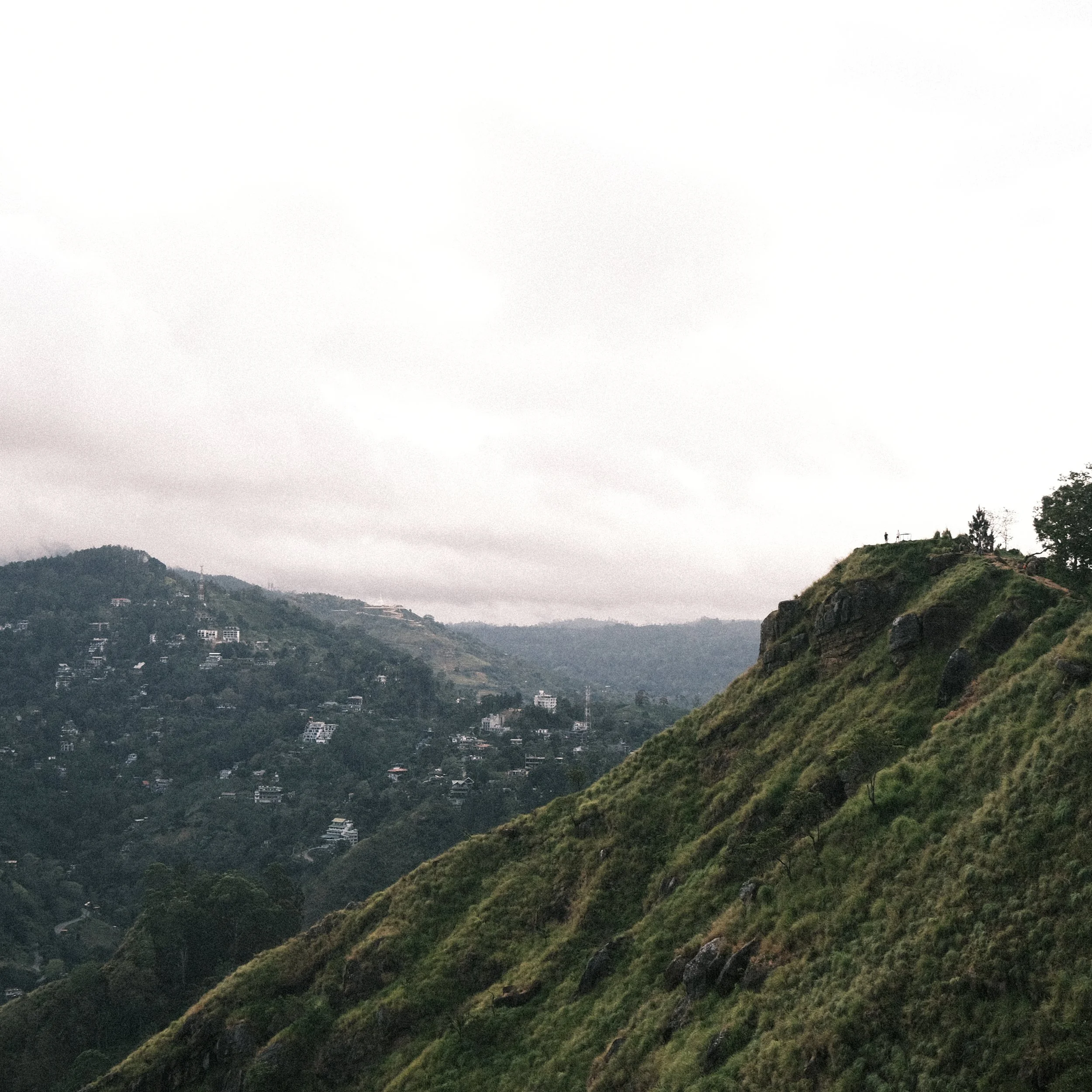 Las Mejores Caminatas en Ella, Sri Lanka: Little Adam’s Peak, Ella Rock y el Puente de los 9 Arcos