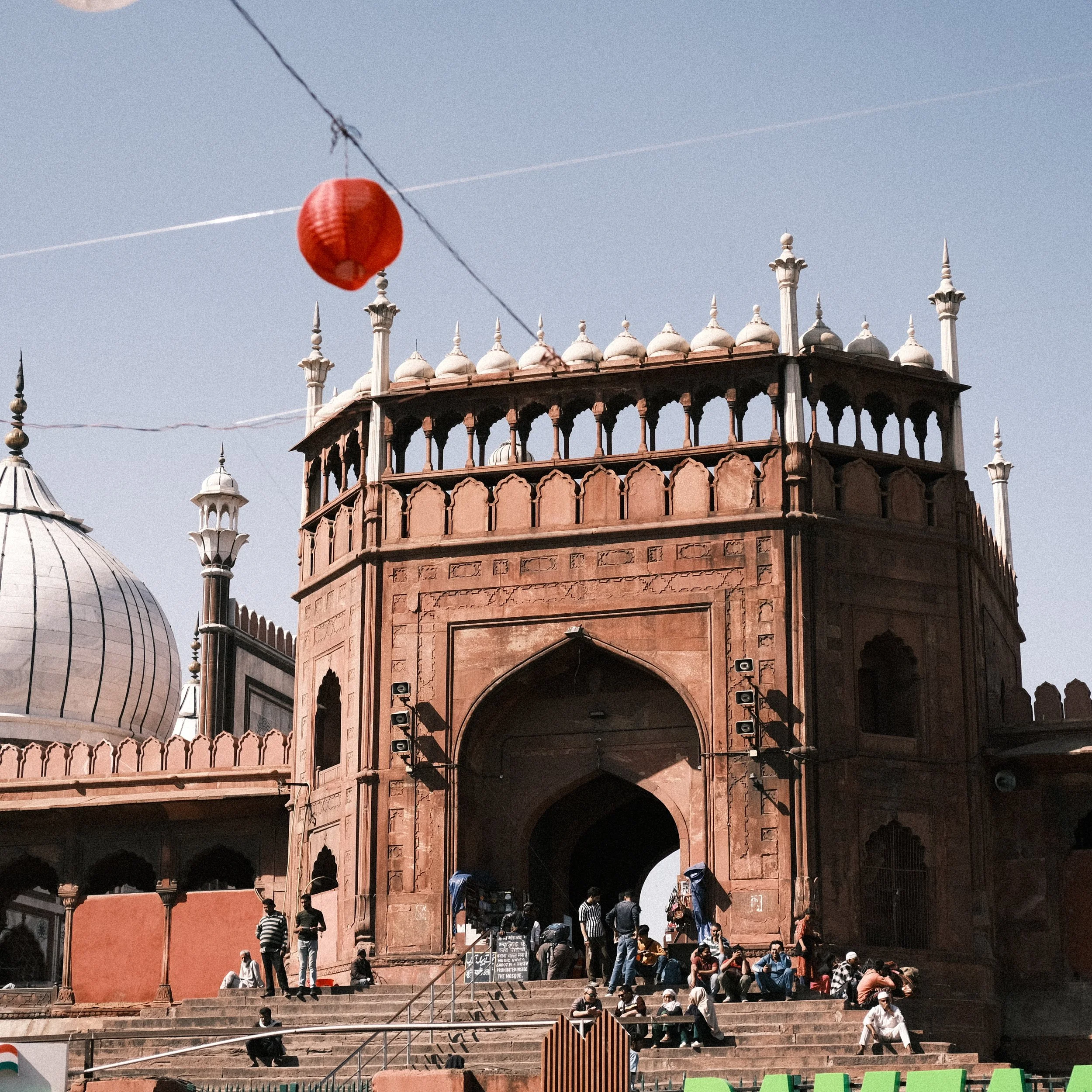 Entrada a Mezquita Jama Masjid en Delhi.