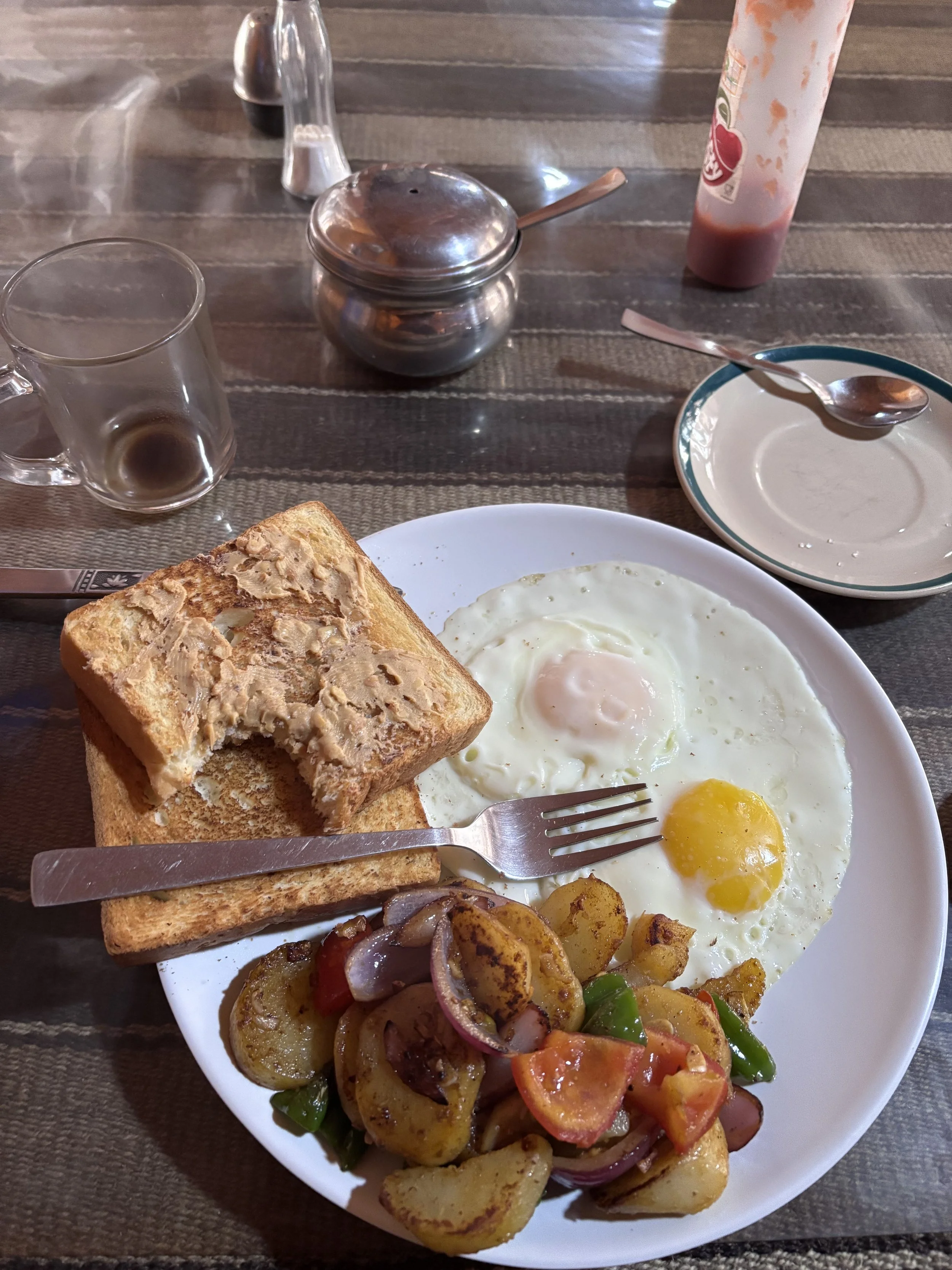 Desayuno en una tea house en el circuito de Annapurna