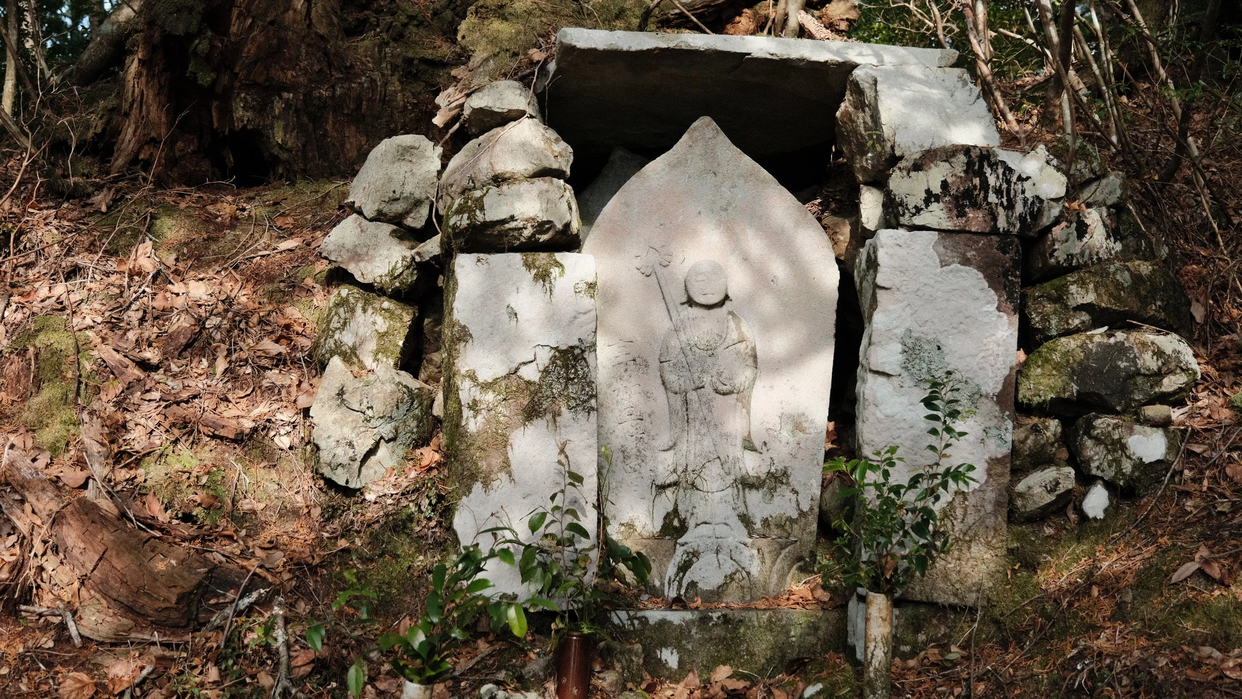 Estatua de piedra en el Kumano Kodo.