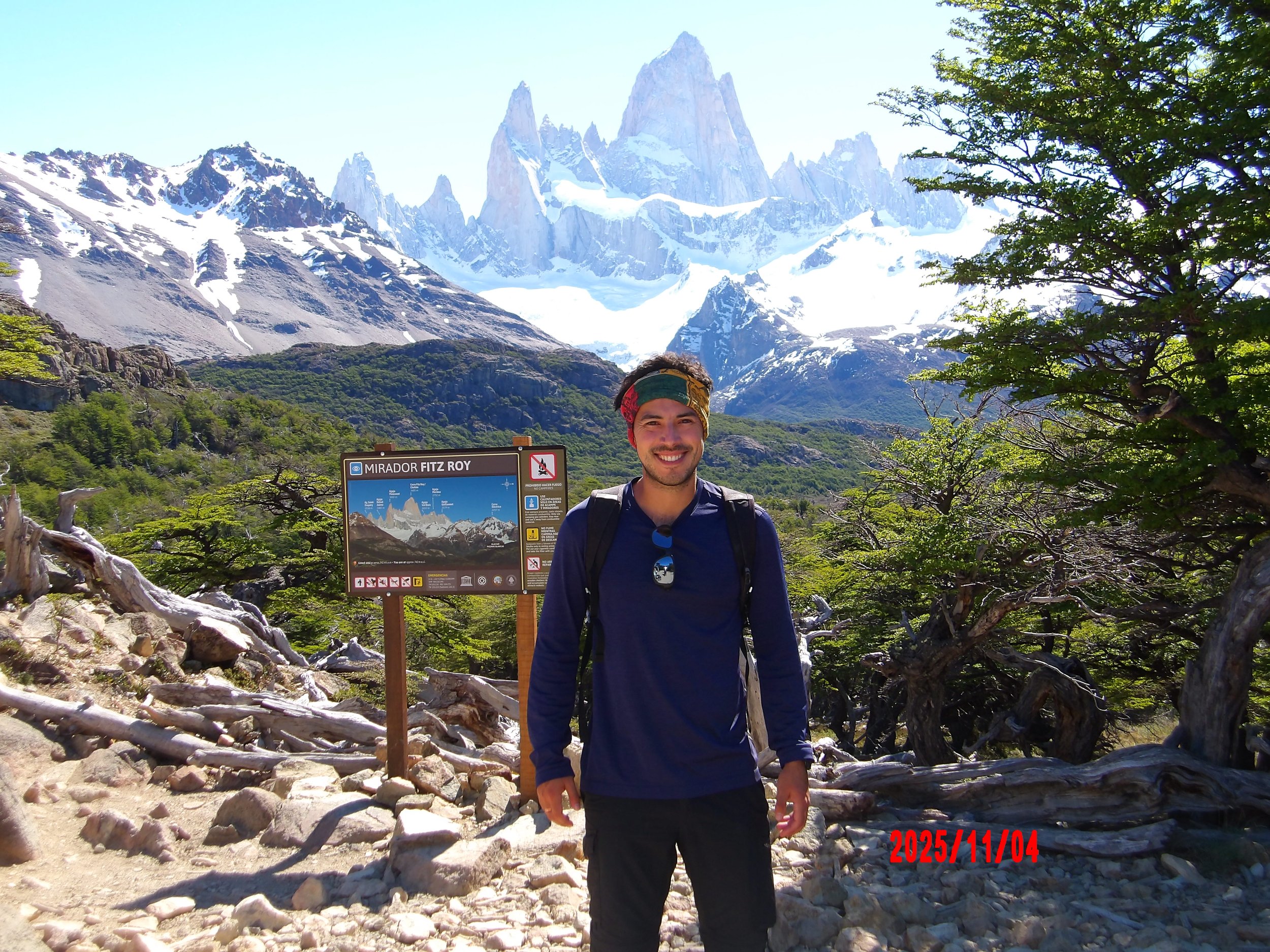 Persona con el Fitz Roy al fondo