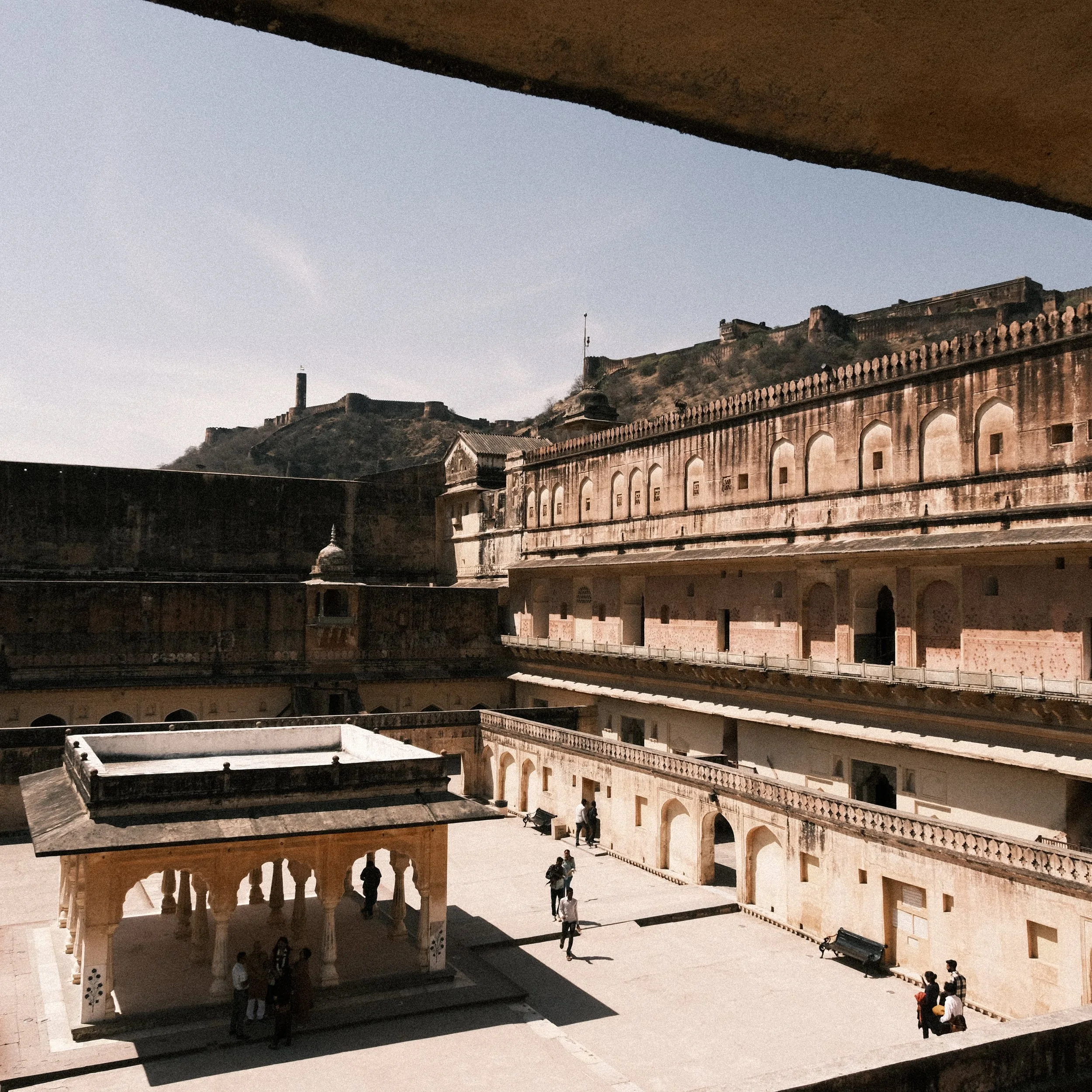 Plaza interna del Fuerte Amber en Jaipur.