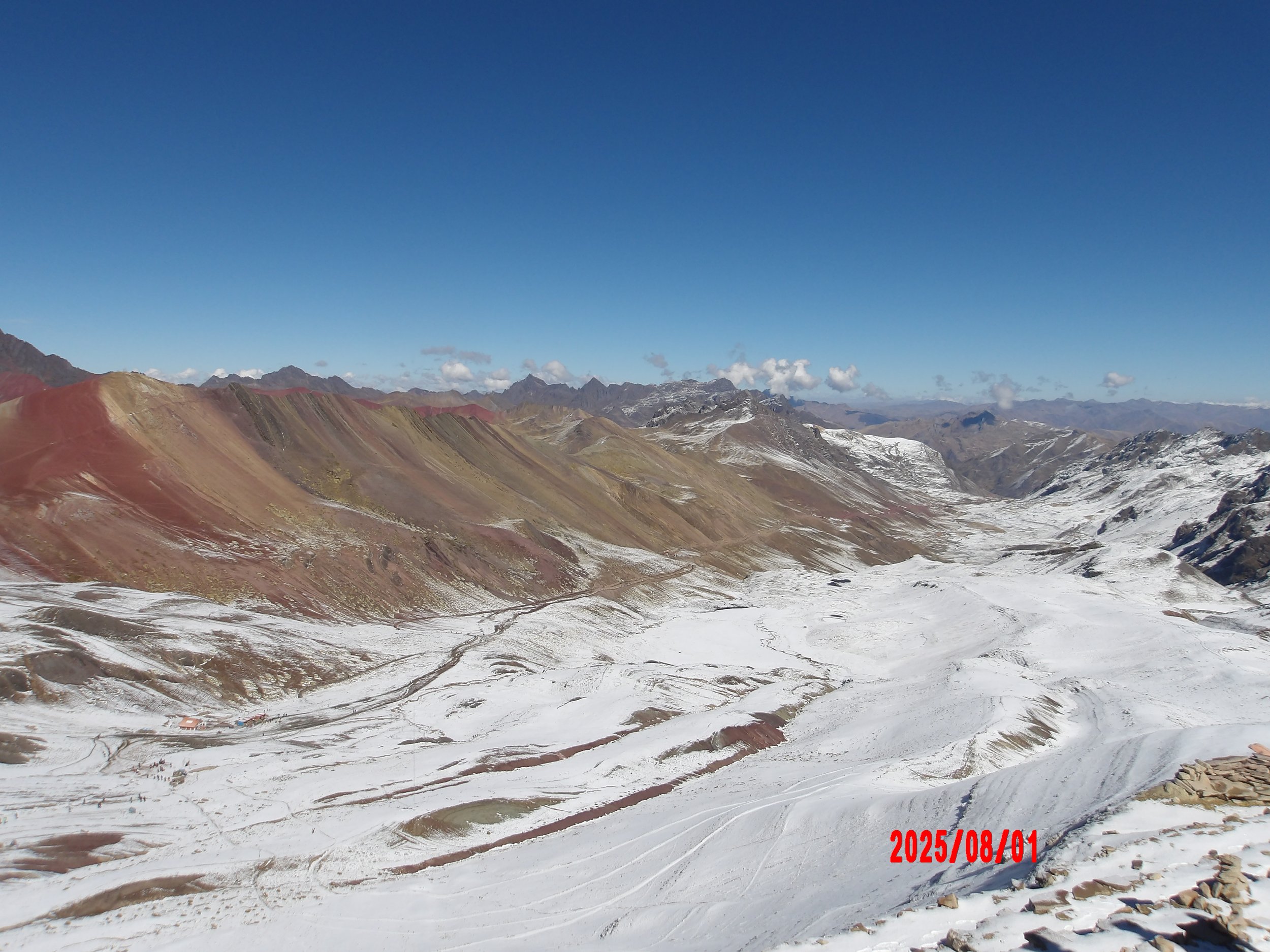 Paisaje cubierto de nieve en el Ausangate, Perú.