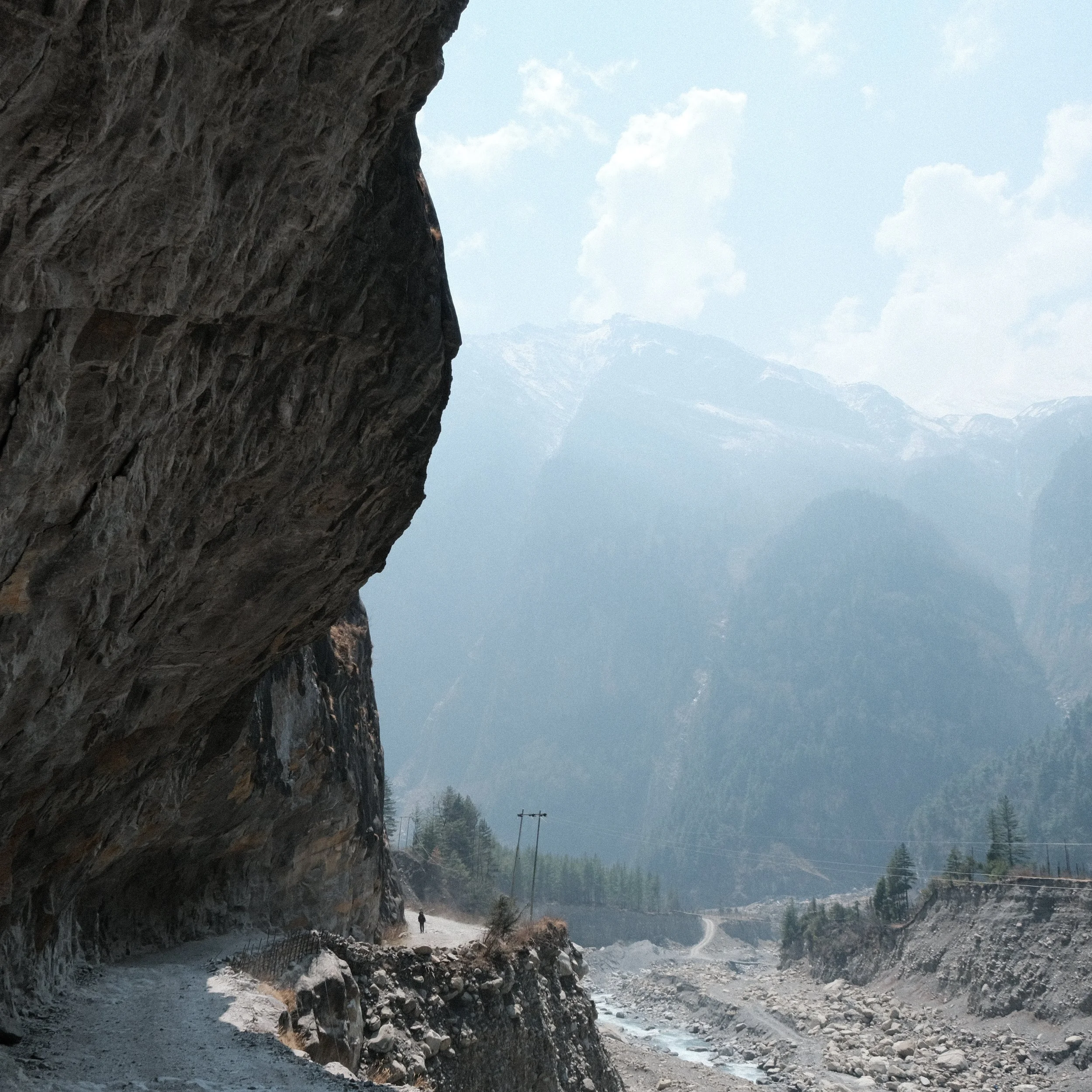 Camino en un cañón en Nepal.
