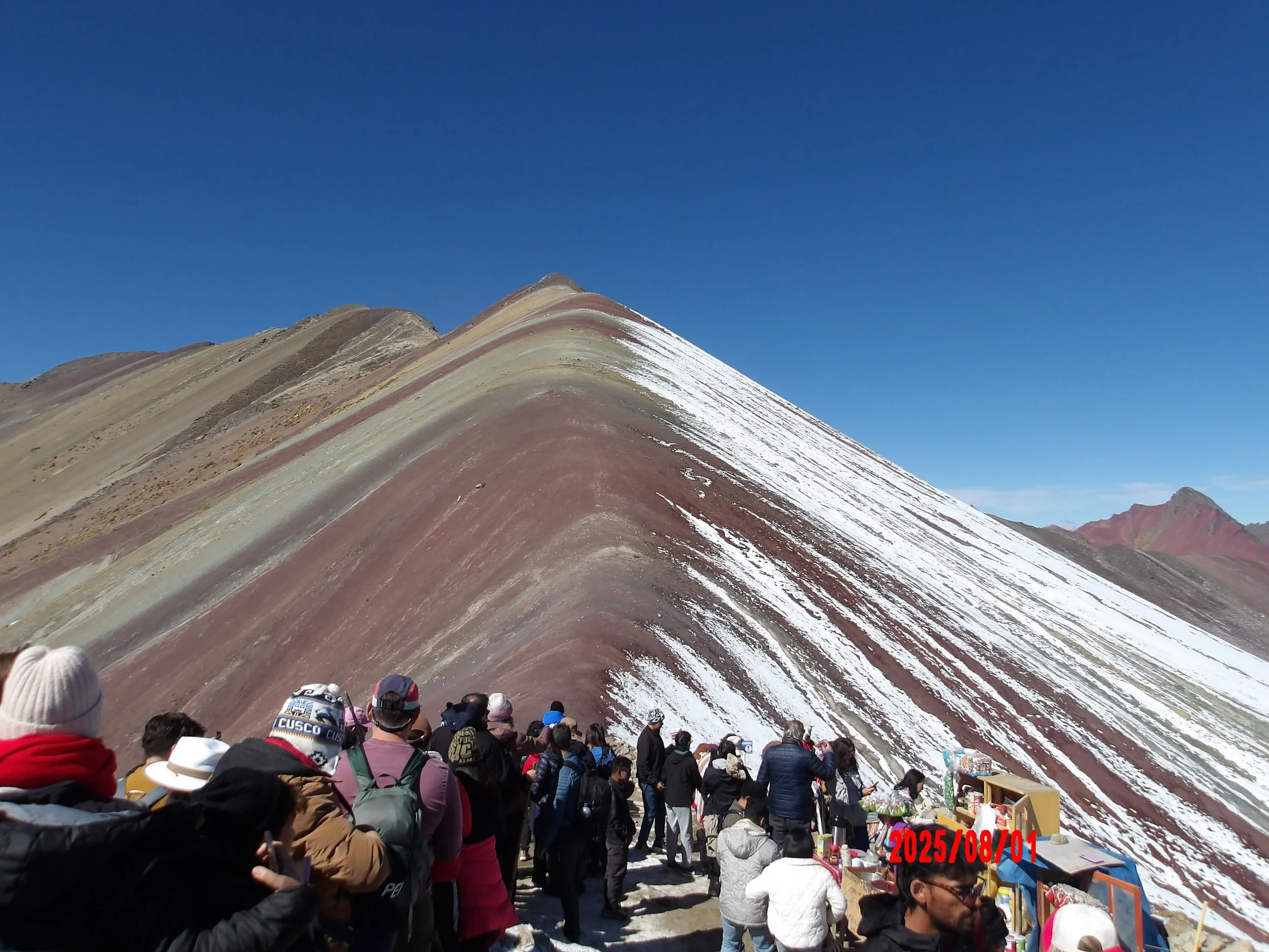 Montaña arcoíris en Perú