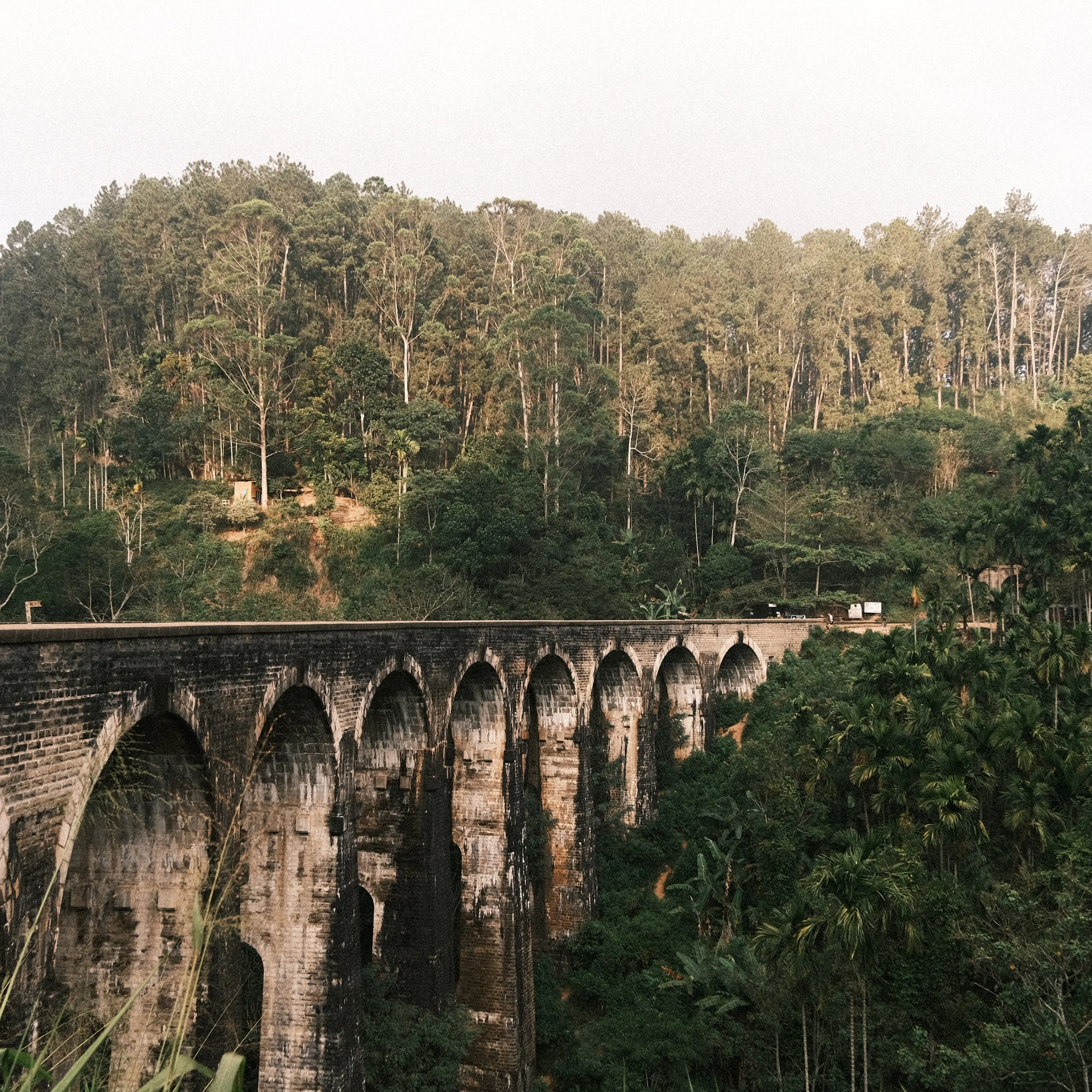 Puente de los 9 arcos en Sri Lanka
