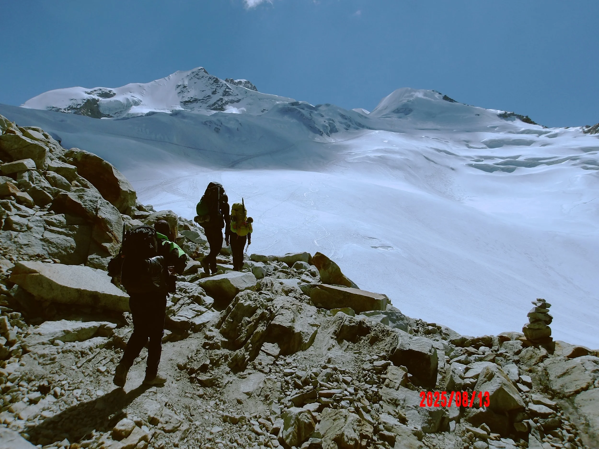 Personas caminando en Huayna Potosí.