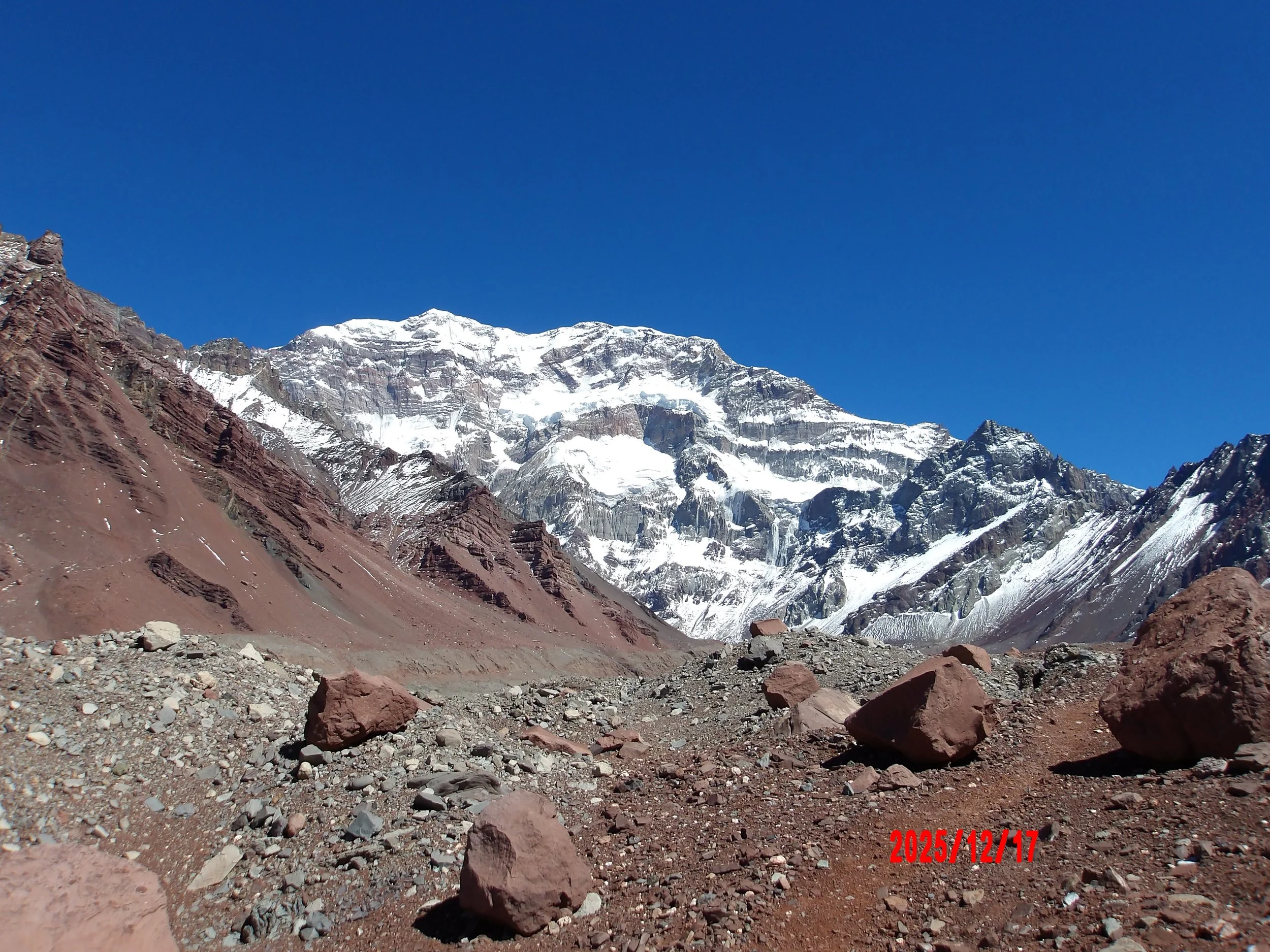 El Aconcagua en un sendero Plaza Francia