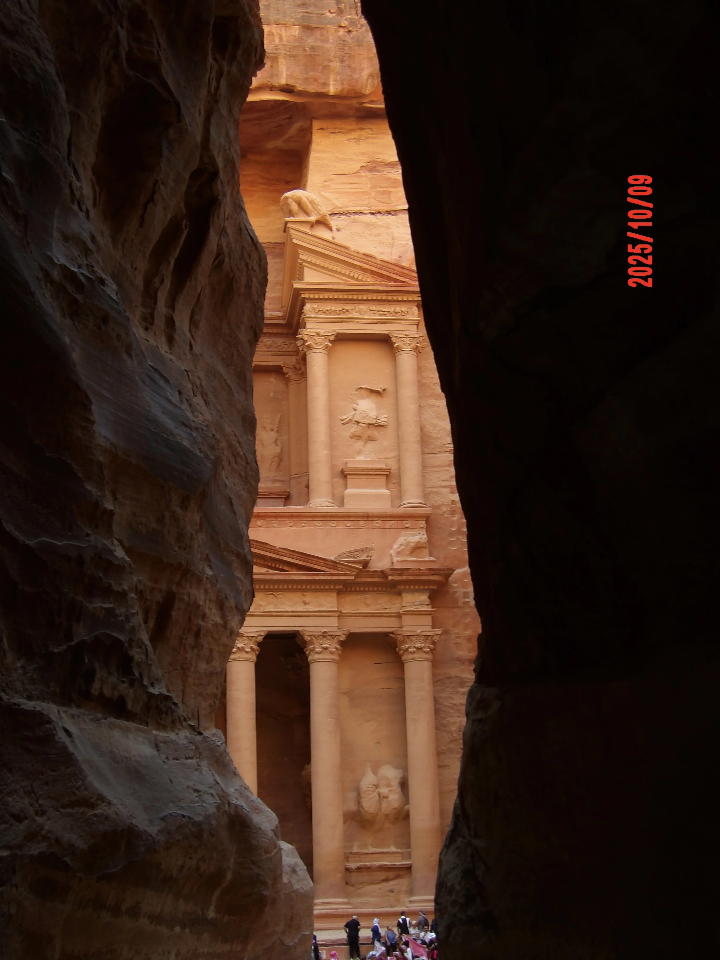 El Tesoro en Petra visto desde el cañón