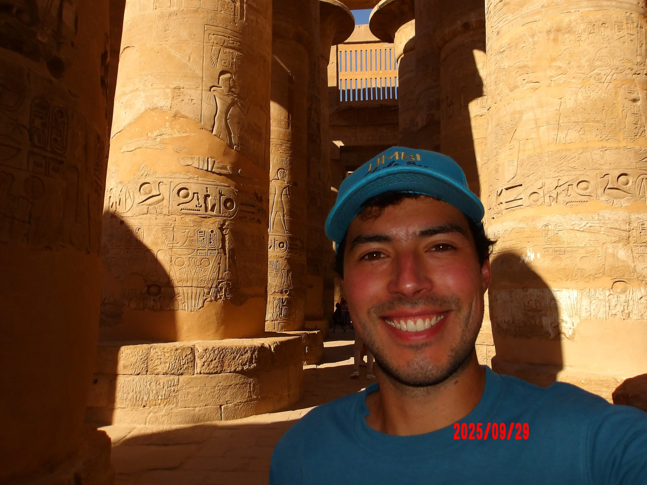Selfie con las columnas del templo de Karnak