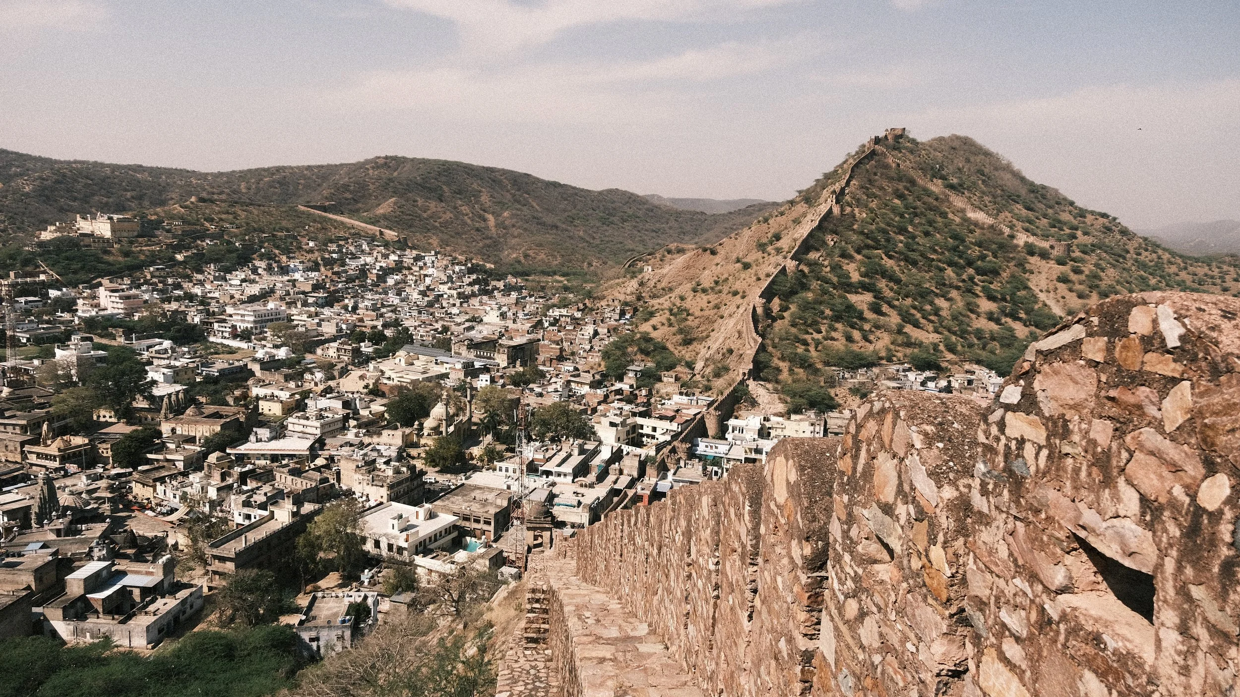 Vista desde la muralla de Amer.