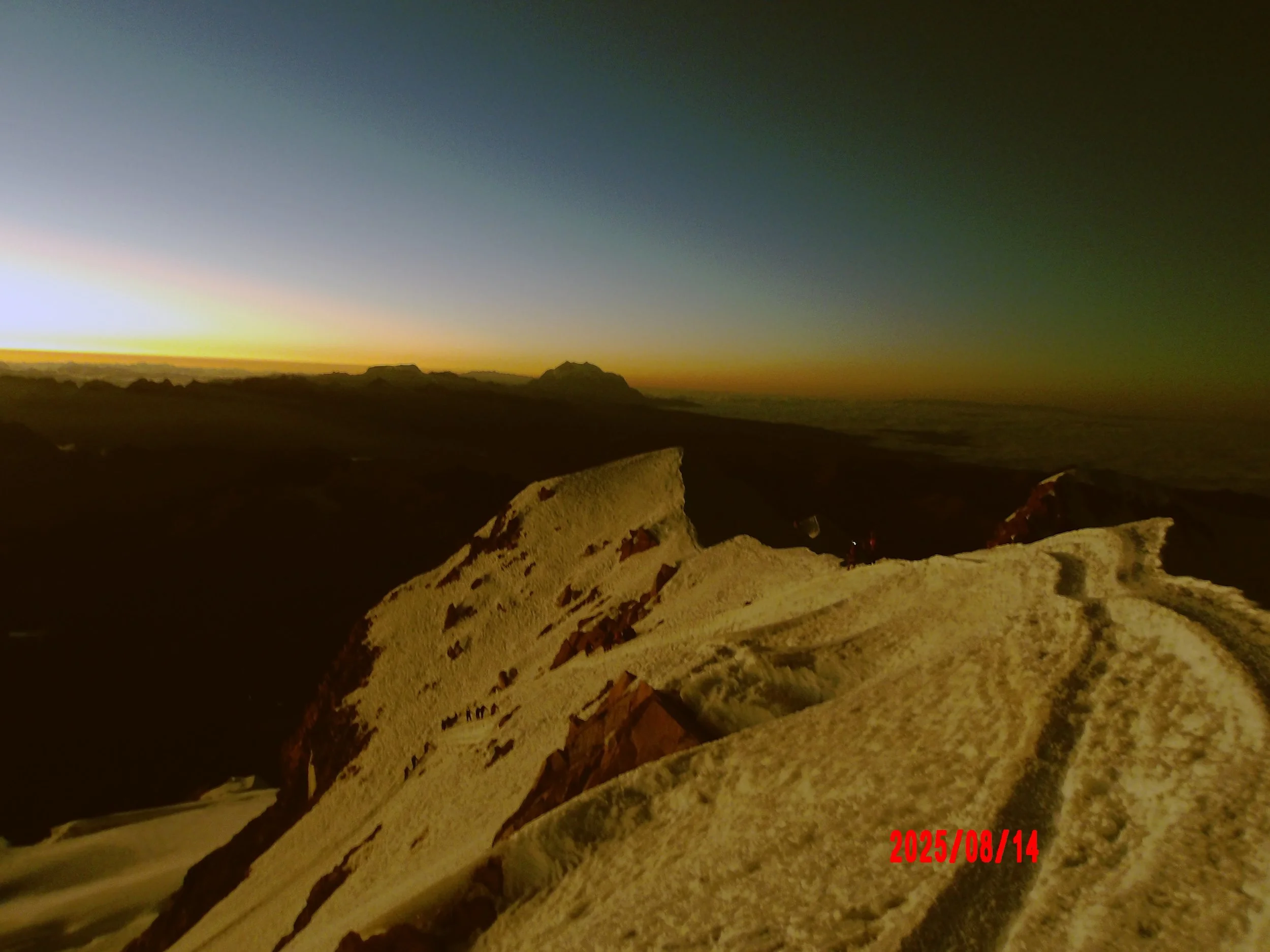 Amanecer en Huayna Potosí.