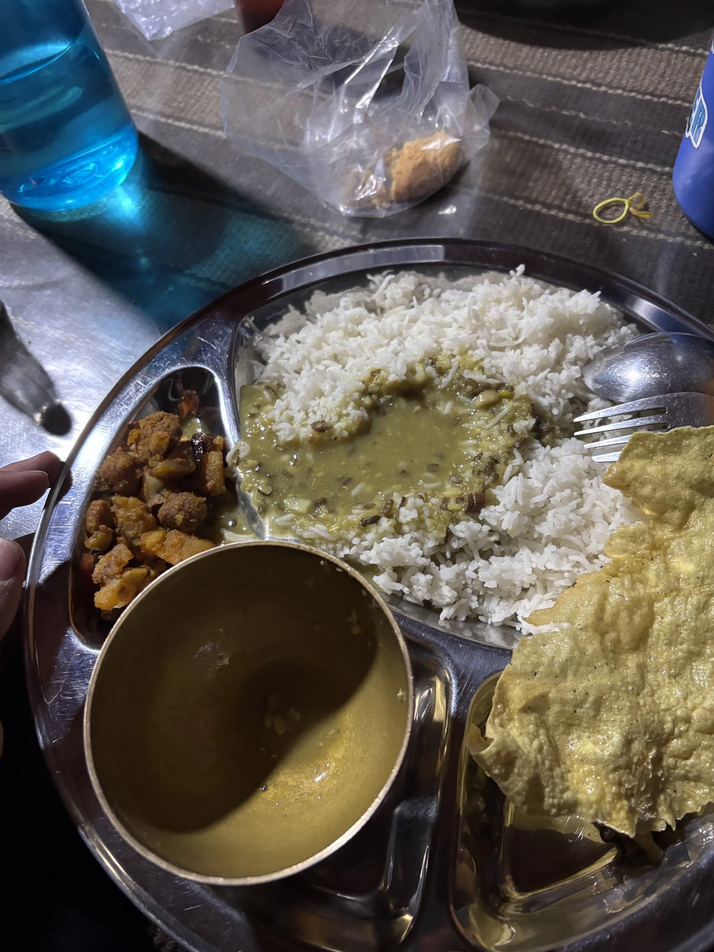 Plato de Dhal Bhat. En Nepal.