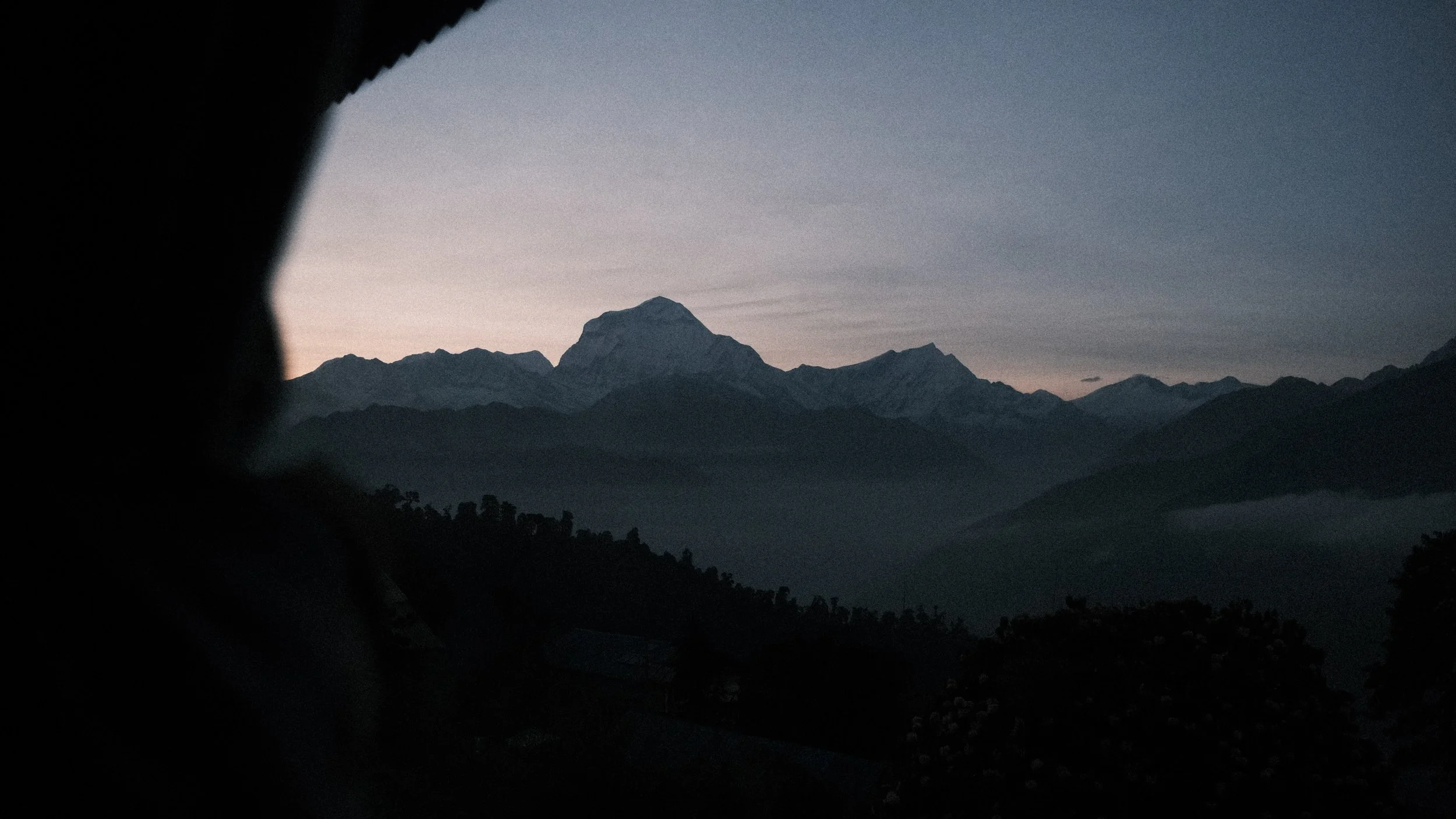 Foto de los Himalayas al anochecer.