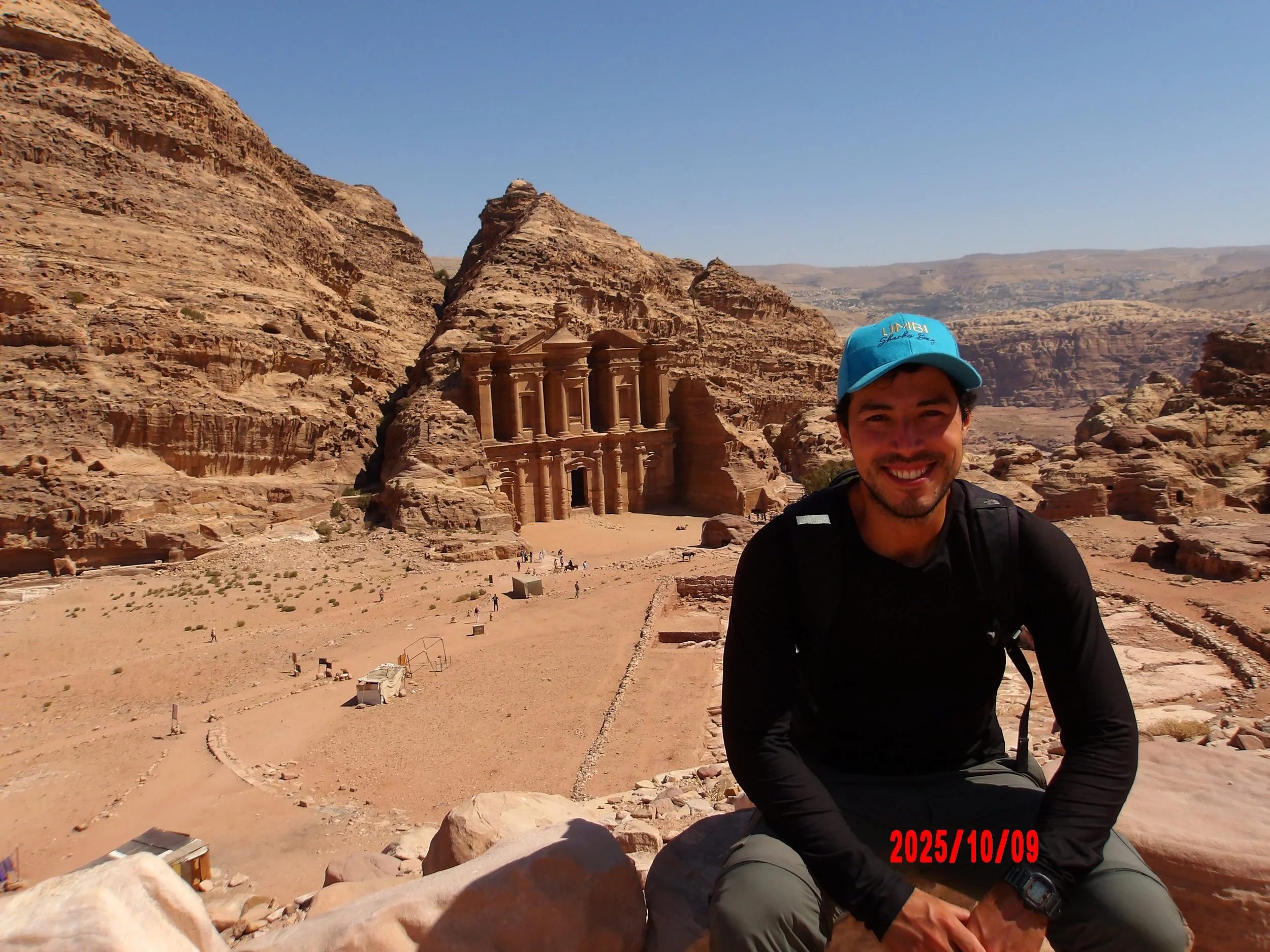 Foto en Petra con el Monasterio al fondo