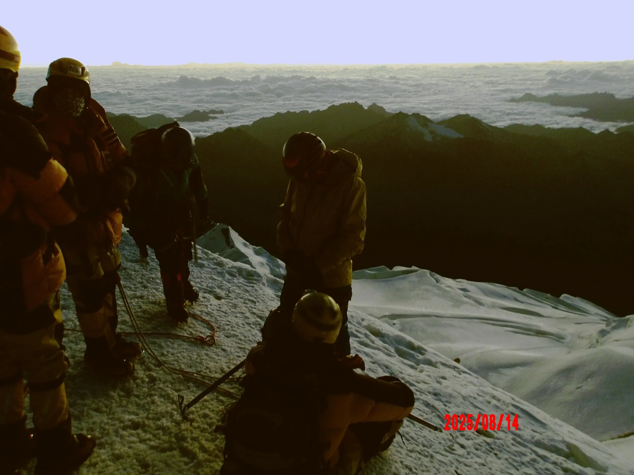 Personas en la cumbre de Huayna Potosí.