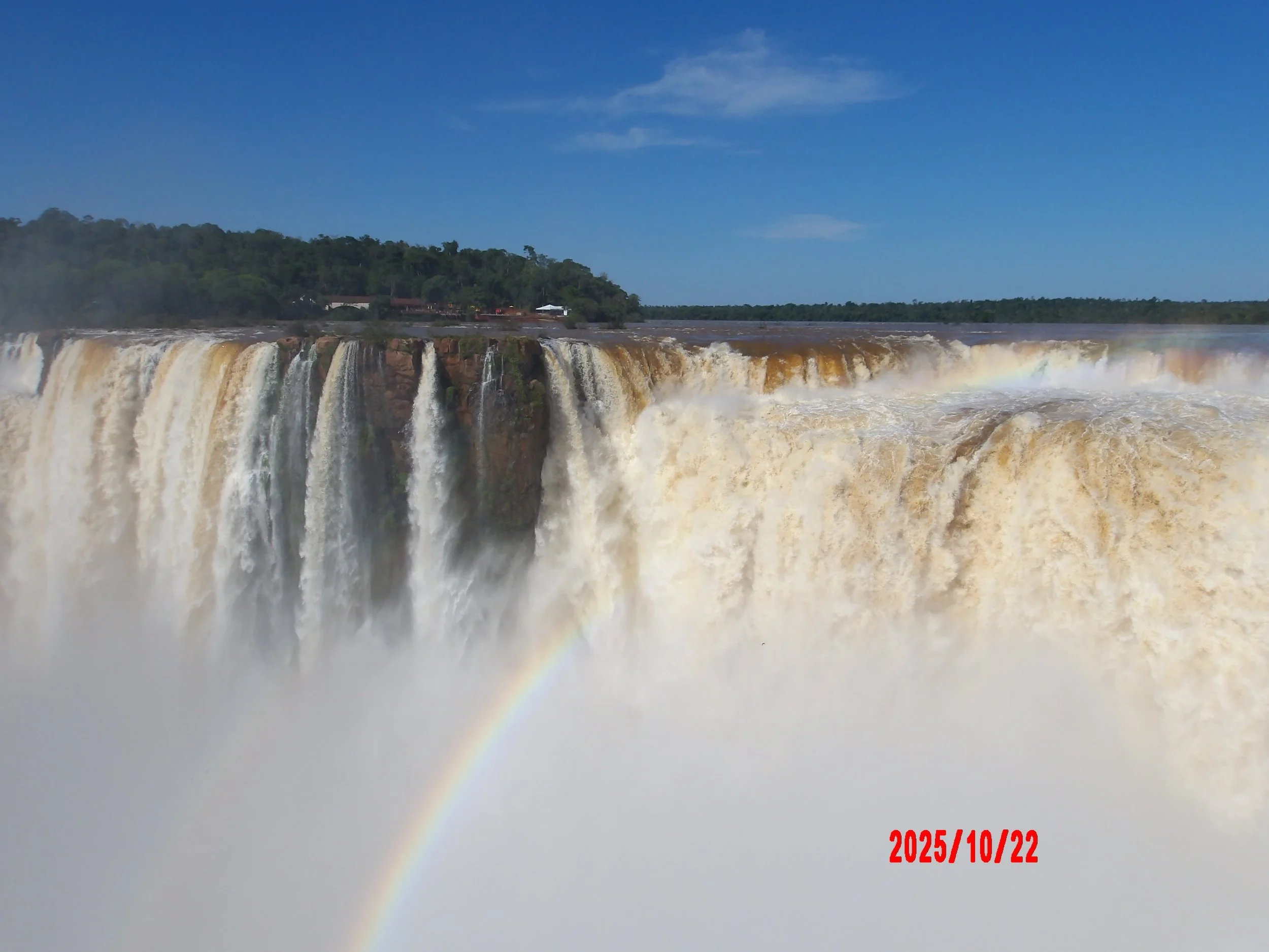 Cataratas del Iguazú con un arcoíris