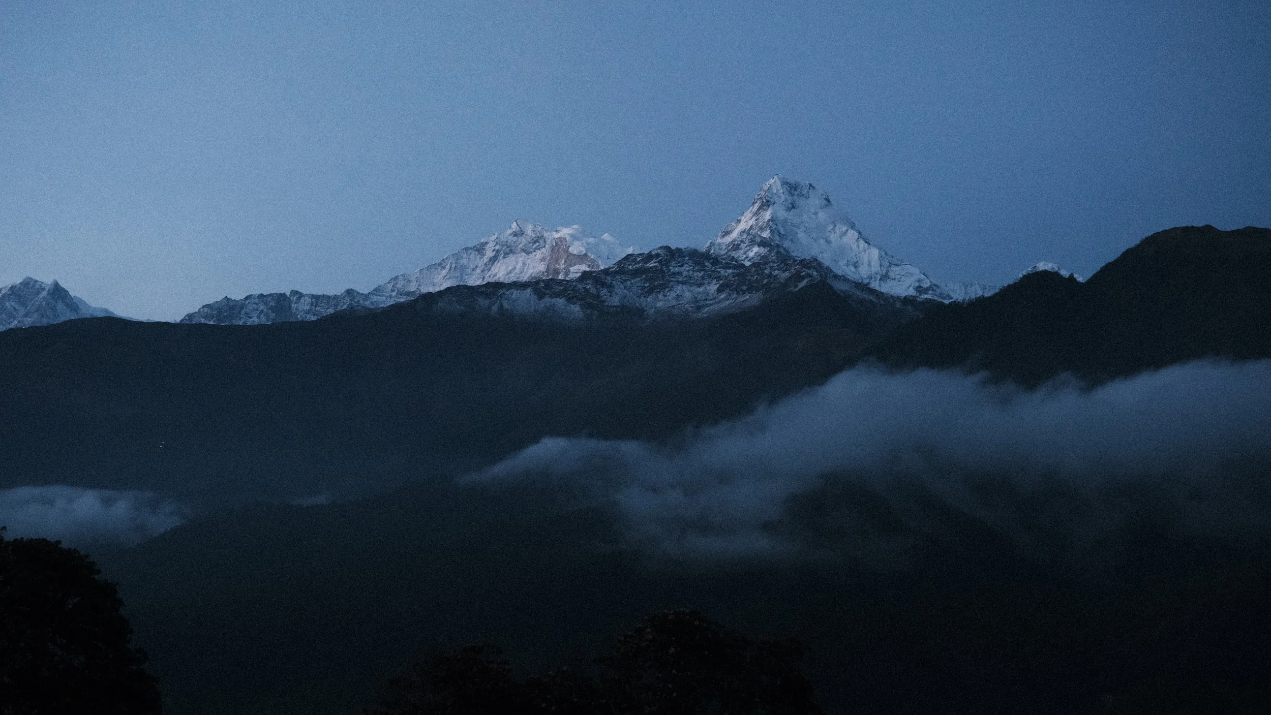 Foto de los Himalayas al anochecer.
