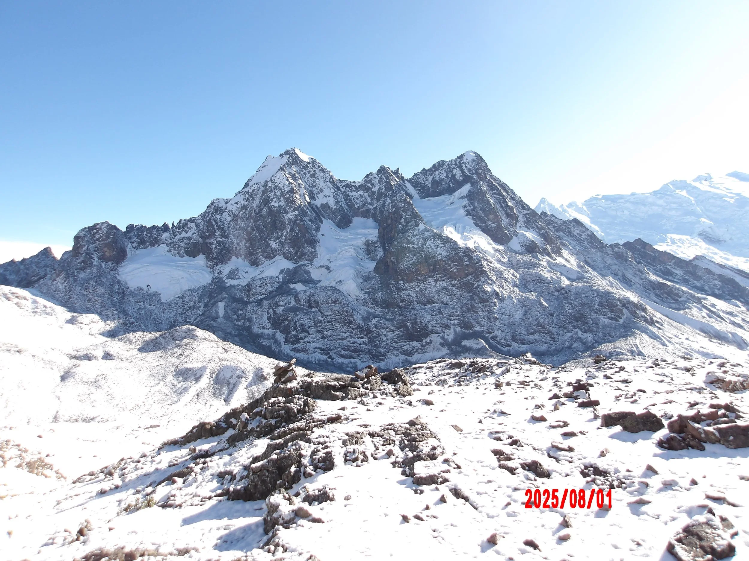 Paisaje cubierto de nieve en el Ausangate, Perú.
