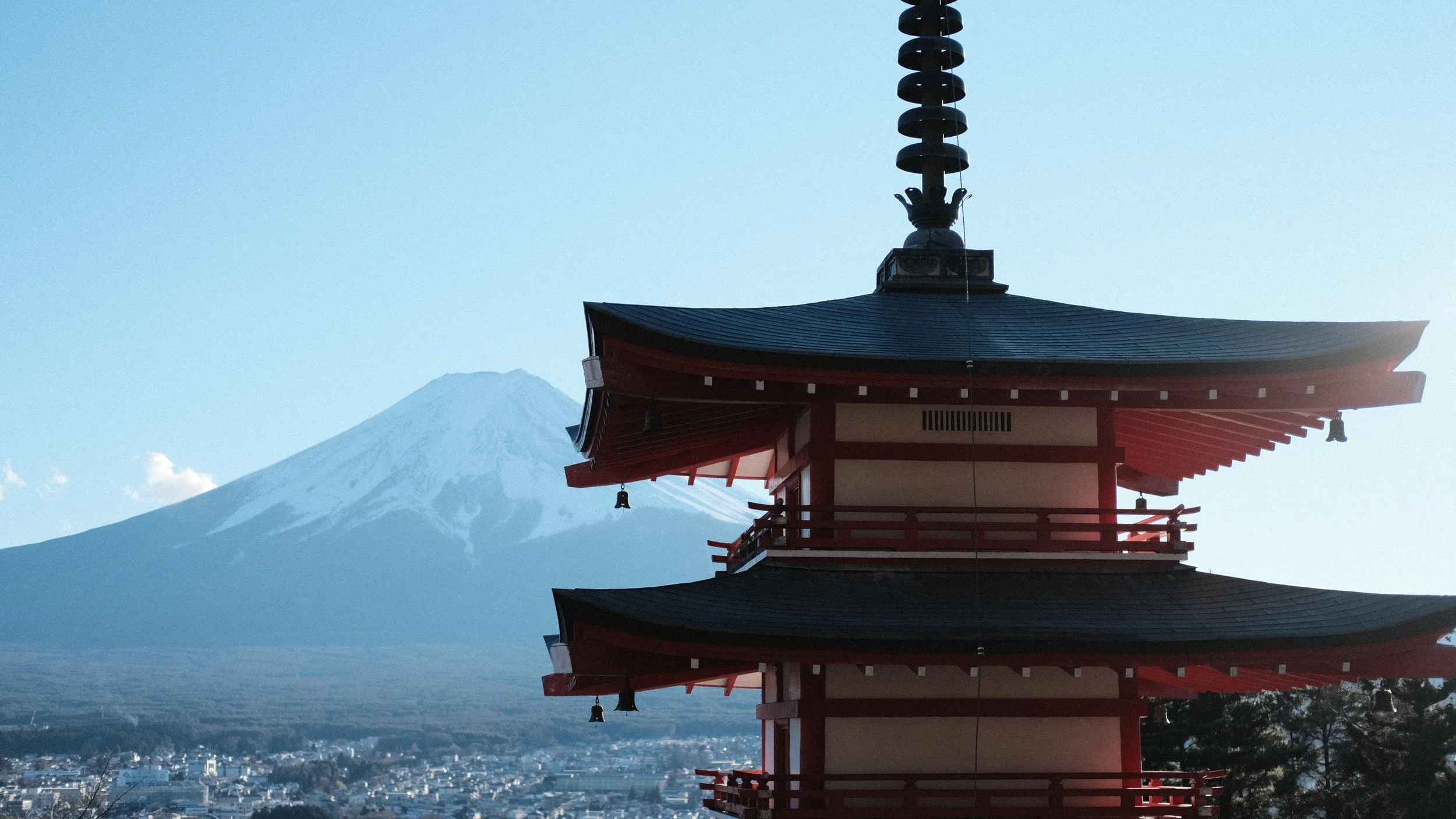 Pagoda Chureito con el Monte Fuji al fondo.