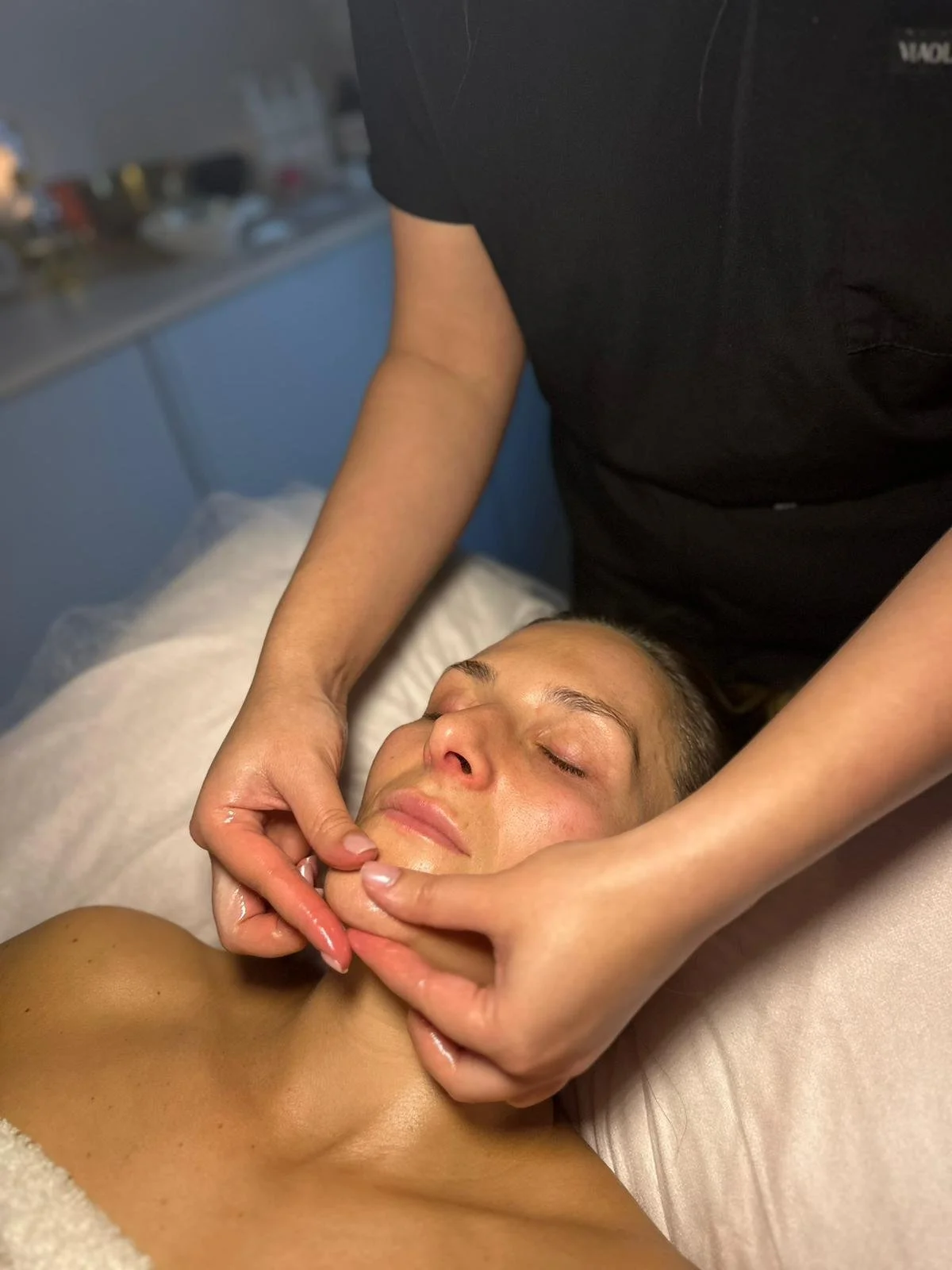 Lymphatic Drainage Facial