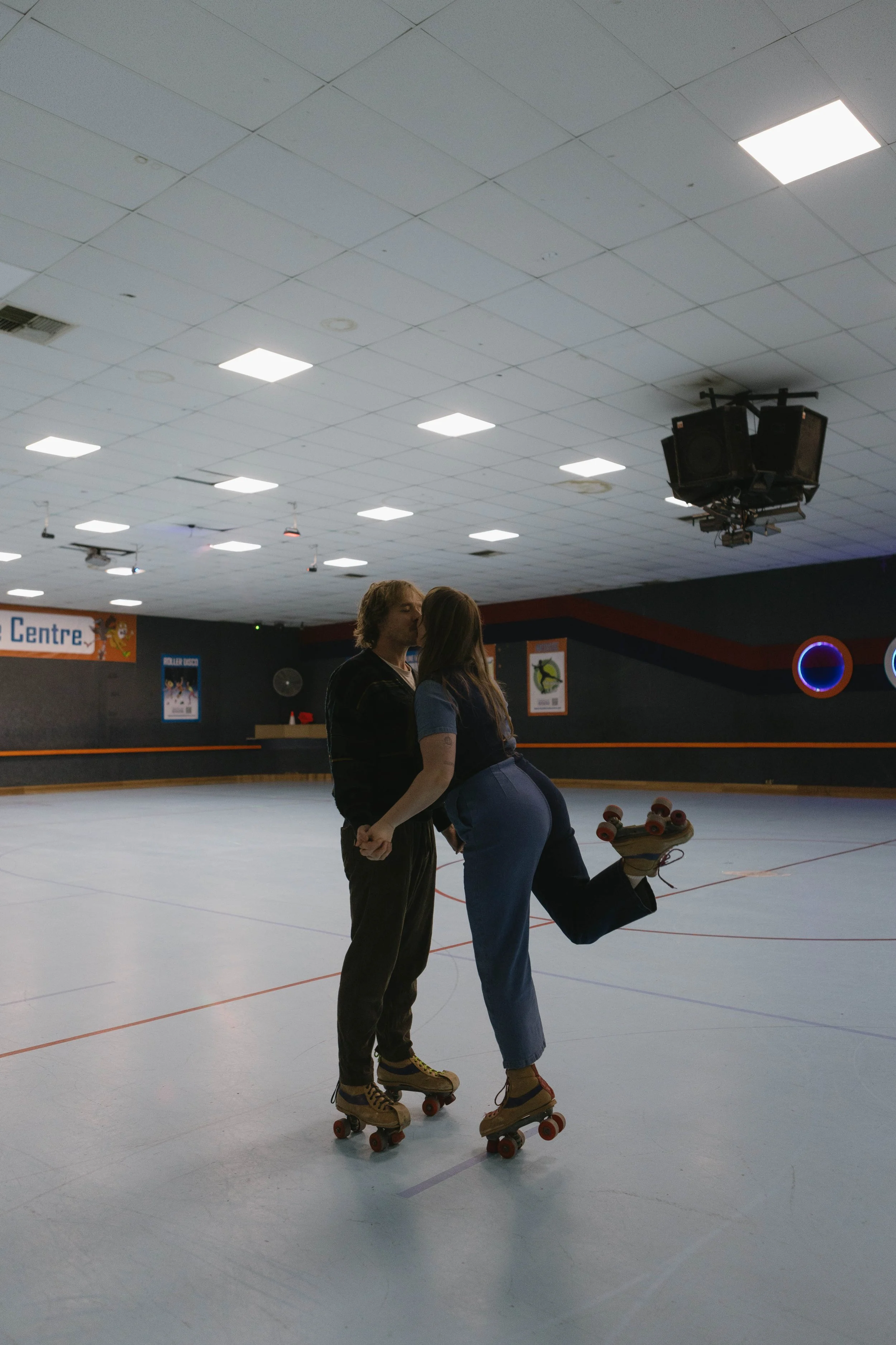 melbourne-roller-skating-couple-photoshoot (2).jpg
