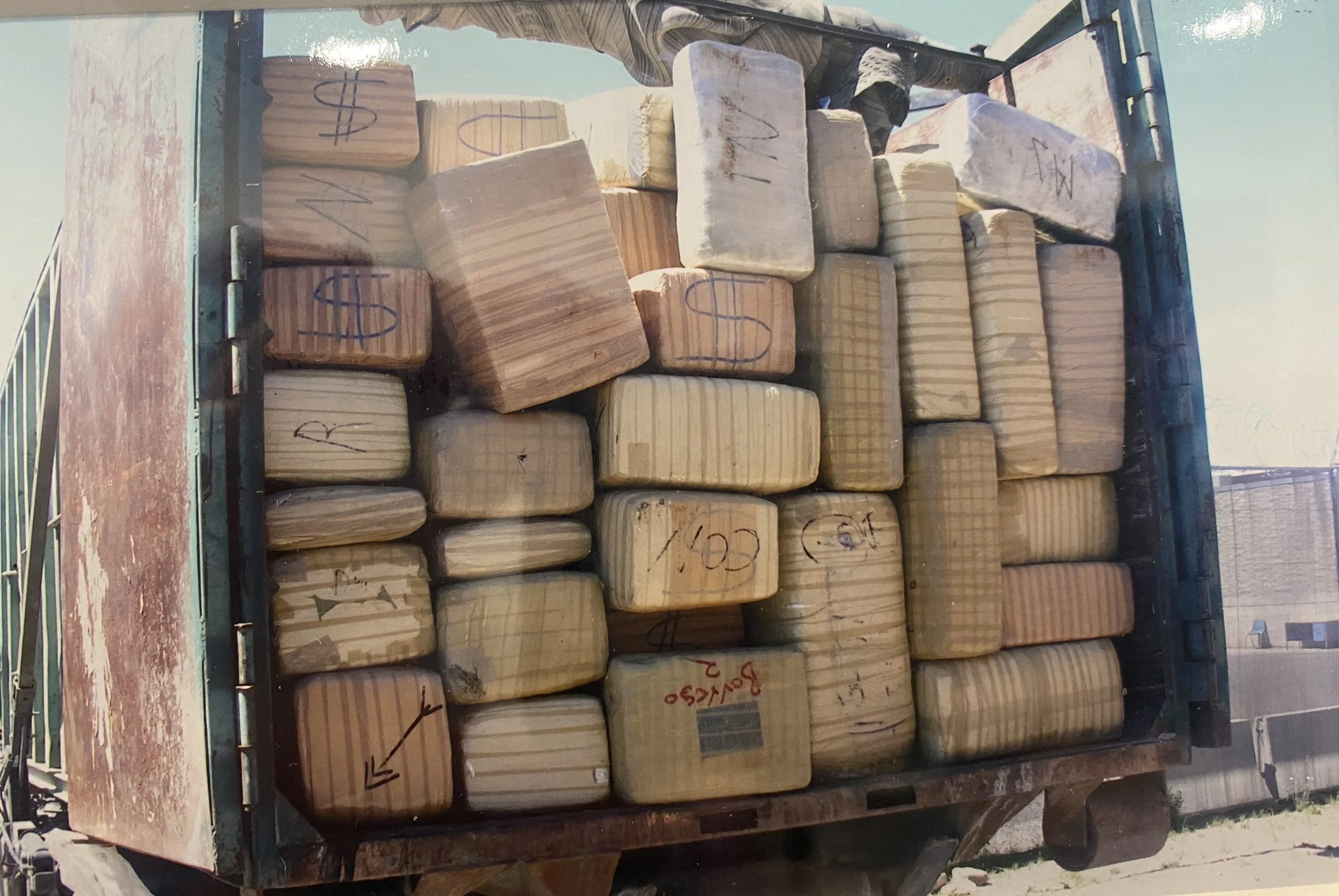 Bundles marked for distribution inside a load tied to Nacho Paez. The symbols weren’t random. They identified buyers and destinations, part of an illicit supply chain that moved drugs with precision.