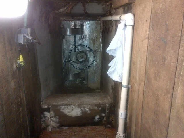 A tunnel connecting the concealed bathtub to the sewer system beneath Culiacán. The sealed hatch prevented flooding—evidence of deliberate engineering, not improvisation. Photo courtesy of J.H.
