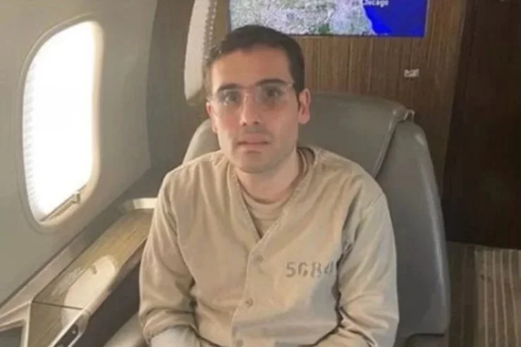 Ovidio “Raton” Guzmán-López during his extradition to the United States in 2023. His rise reflected how established networks adapted by elevating the next layer of leadership.