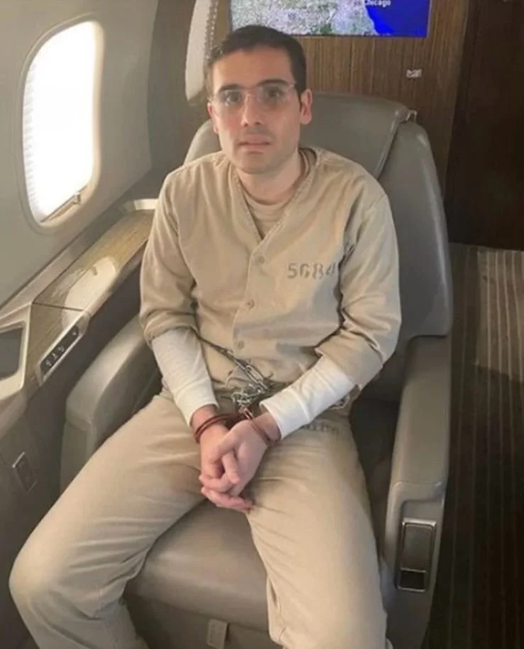 Ovidio “Raton” Guzmán-López during his extradition to the United States in 2023. His rise reflected how established networks adapted by elevating the next layer of leadership.