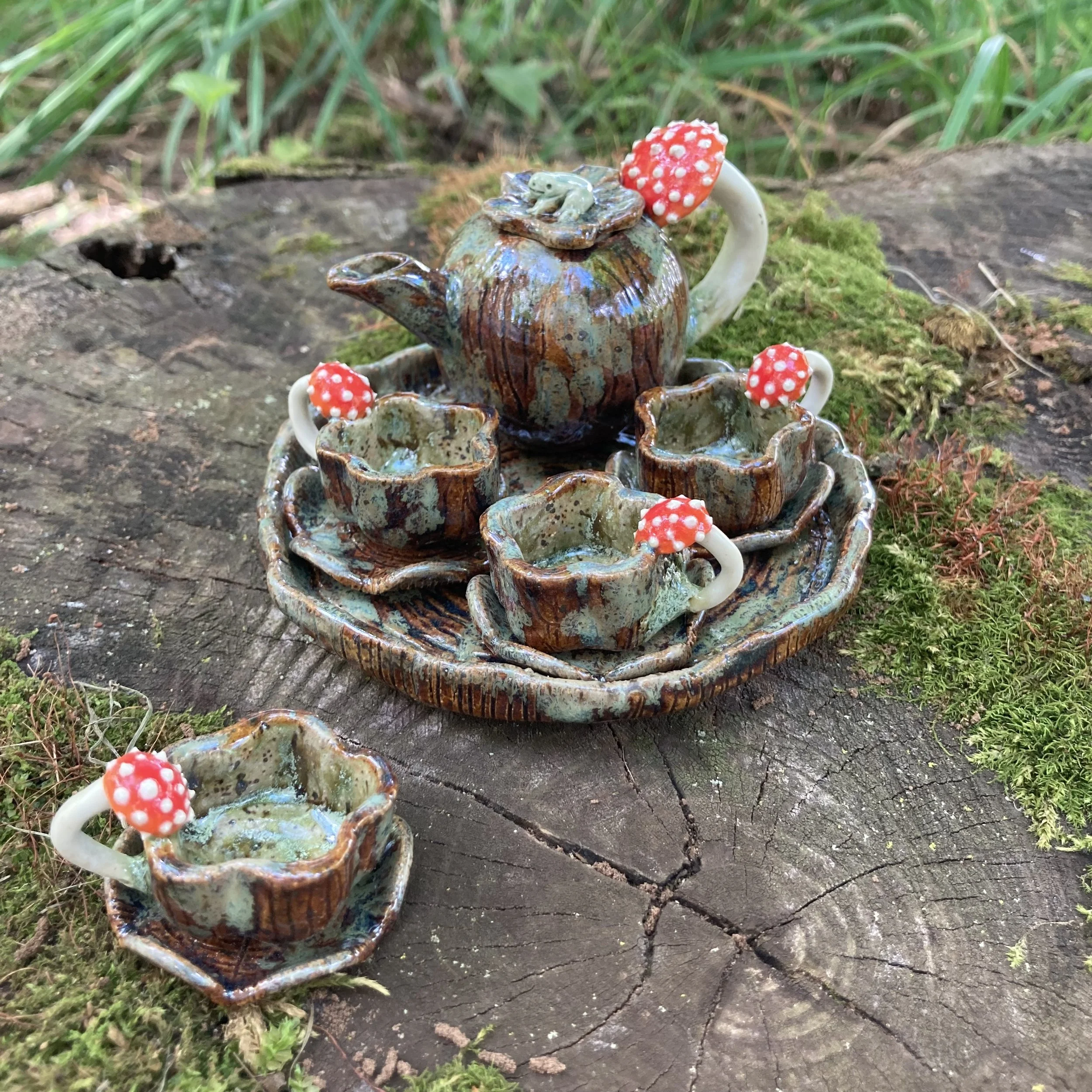 Miniature Amanita Frog Tea Vessel Set, Summer 2024