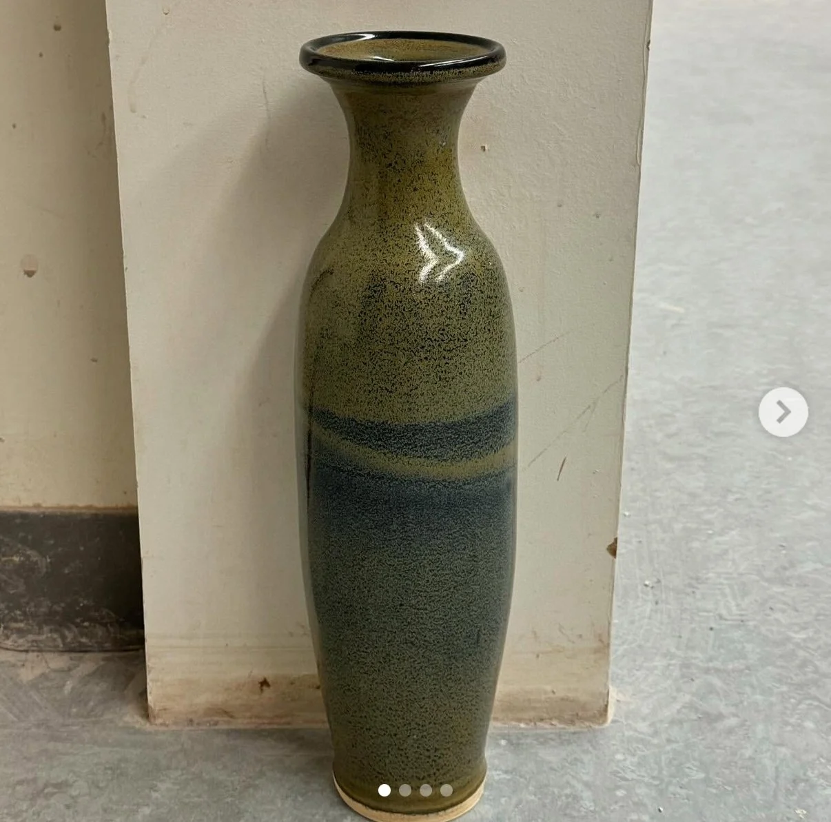 collared vase