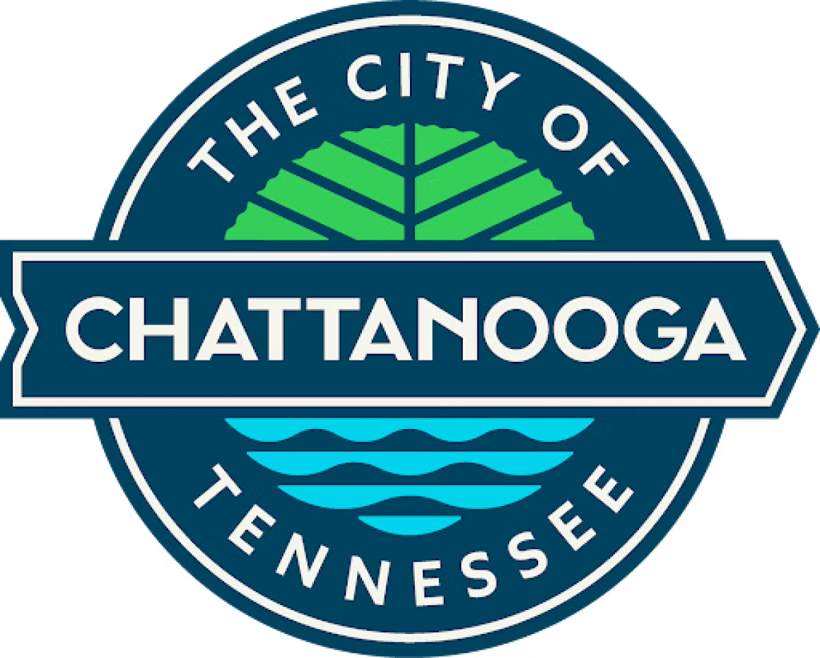 Seal of the City of Chattanooga, Tennessee, featuring a green tree, blue water waves, and the city's name.