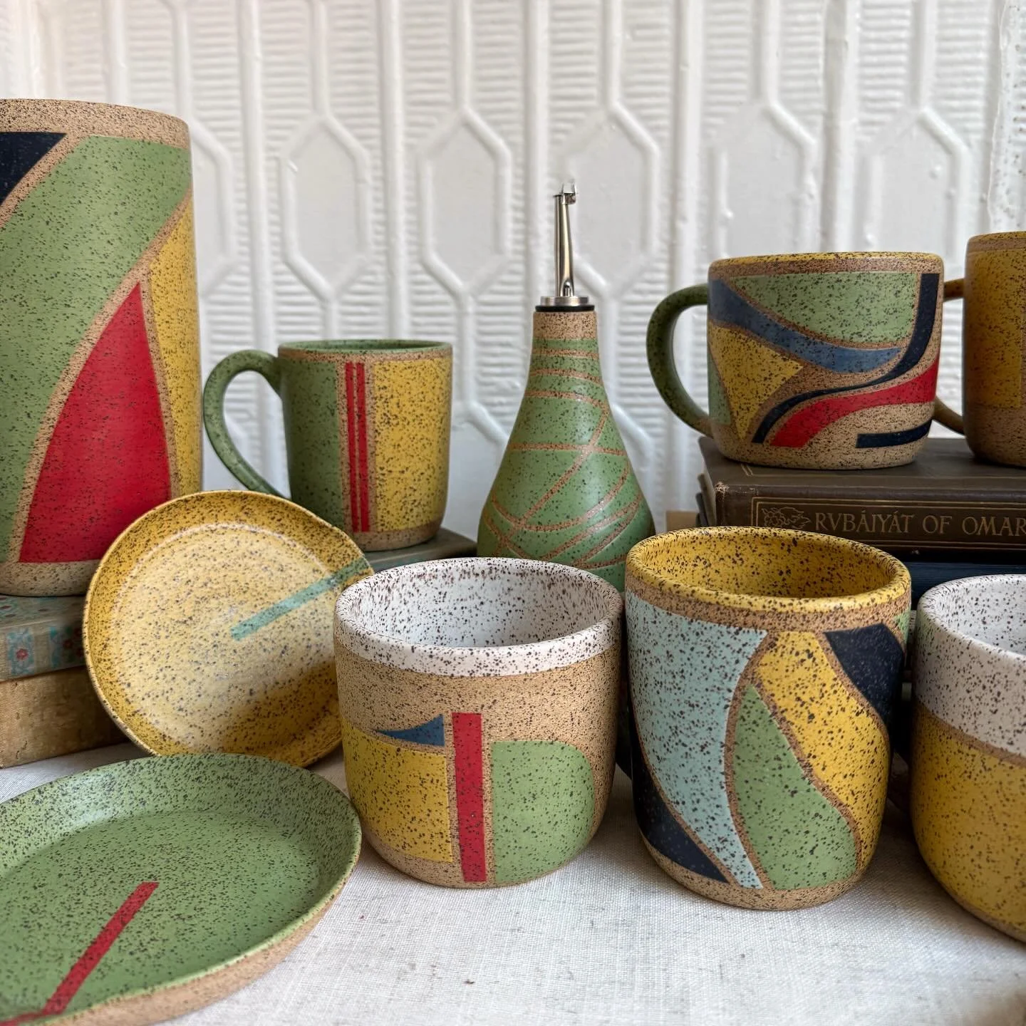 Enjoying the prep for upcoming markets, playing with color and organic form

🟢🔵🟡🔴⚪️⚫️