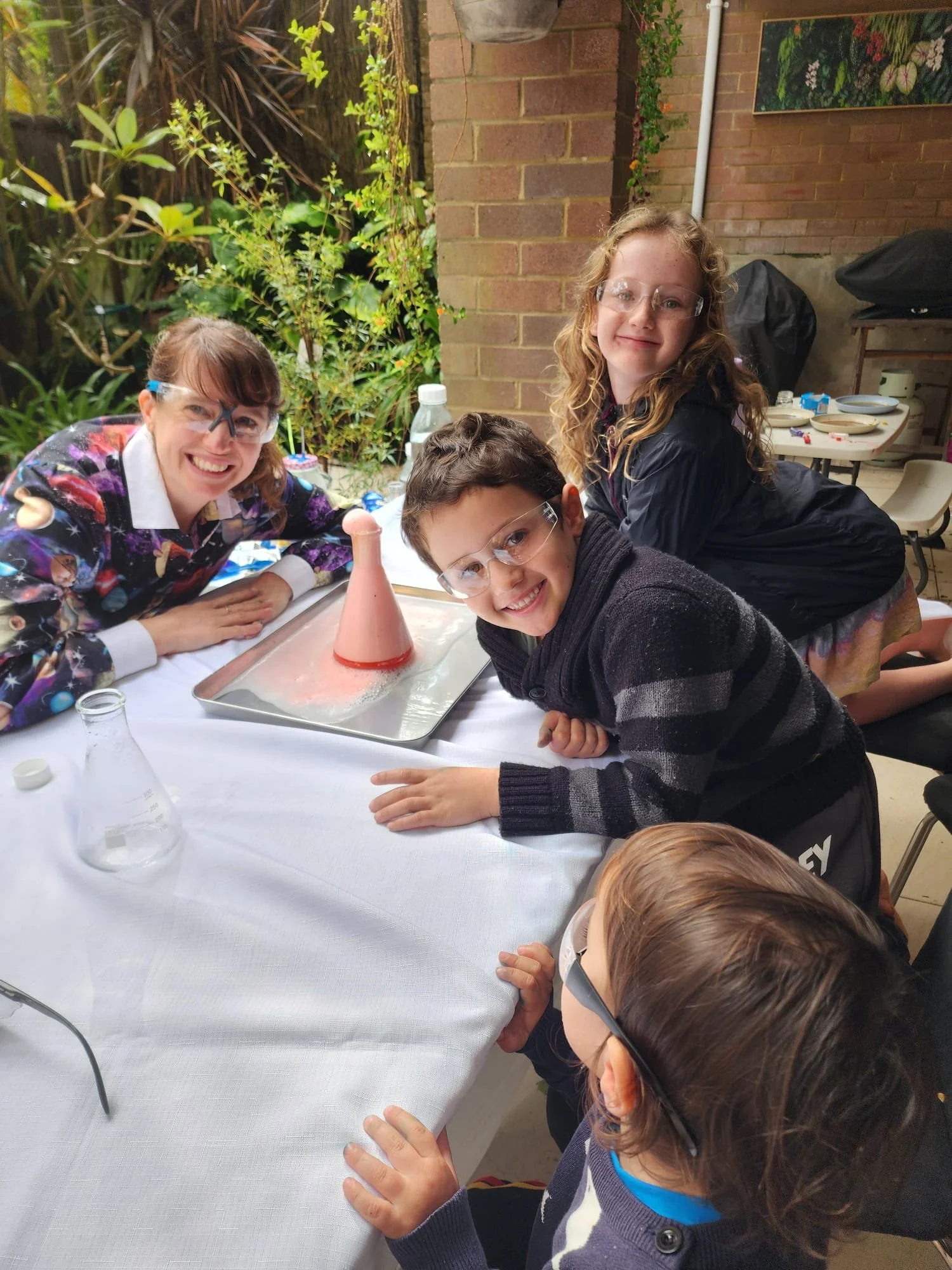 Learning about chemical reactions with The Merry Scientist