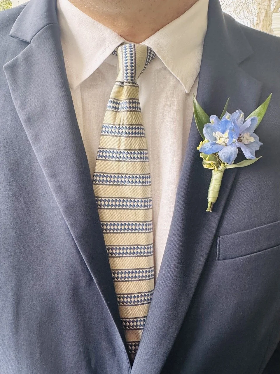 simply-florals-atlanta-blue-boutonniere-groomsman.jpeg