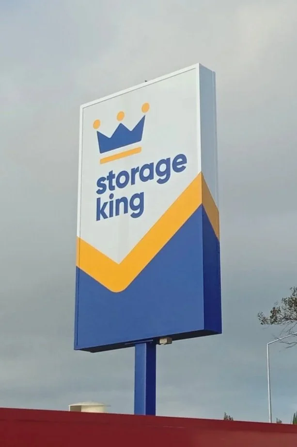 Vinyl wrap to double-sided lightbox