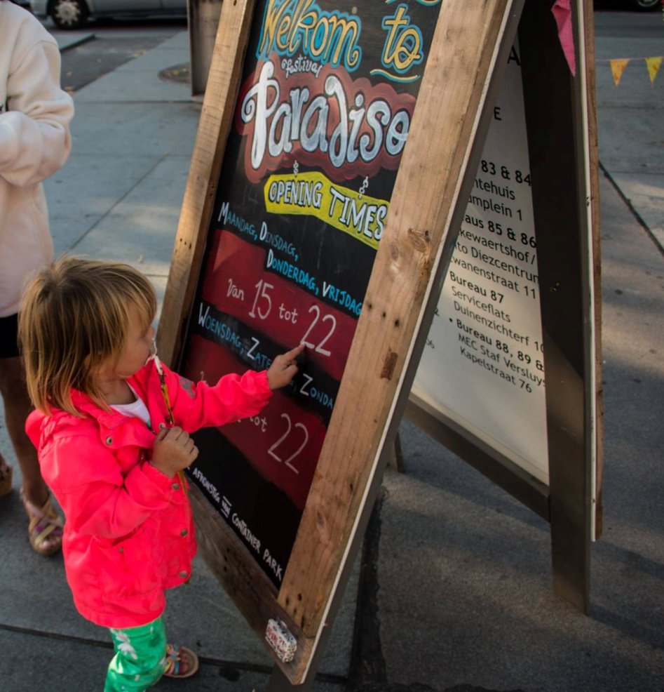 Paradiso footpath sign.jpg