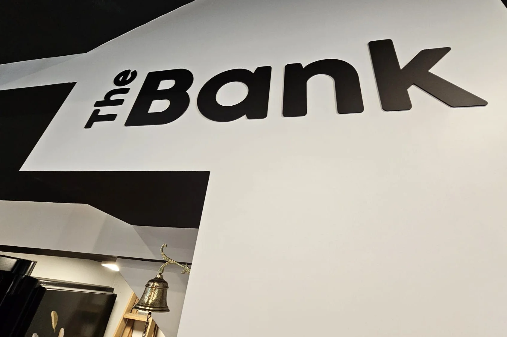 Design and installation of profile letters