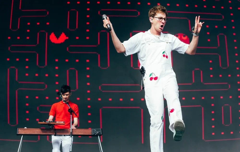 GlassAnimals_OtherStage_Sat25_AFord-61144-copy-1392x884.webp