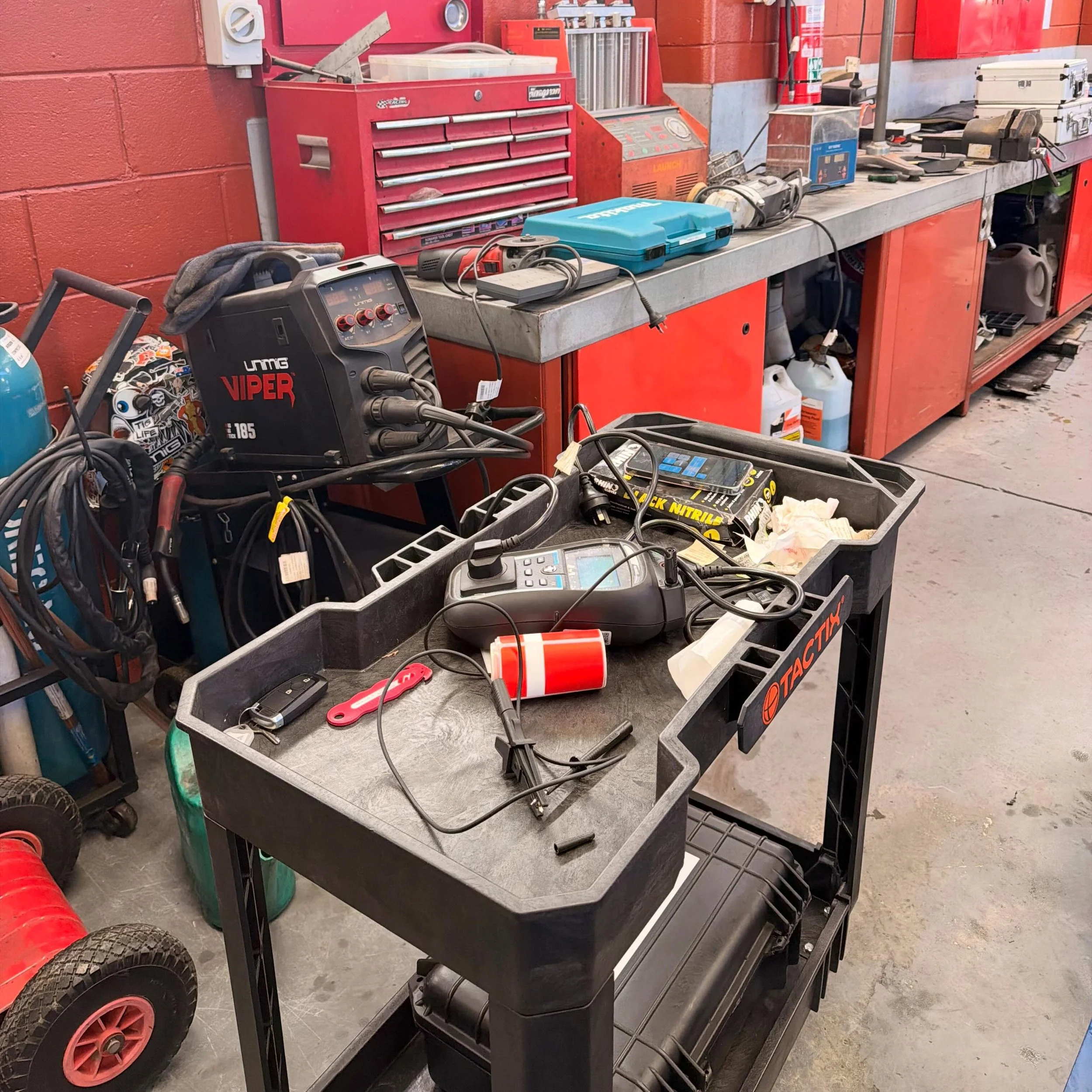 The mobile workshop. ⚡

Before Emir hits any job site, 
everything is loaded, organised 
and ready to go on his trusty 
rolling kit. So when he walks 
through your door, he&rsquo;s not 
wasting your time hunting for 
equipment or making multiple 
tri