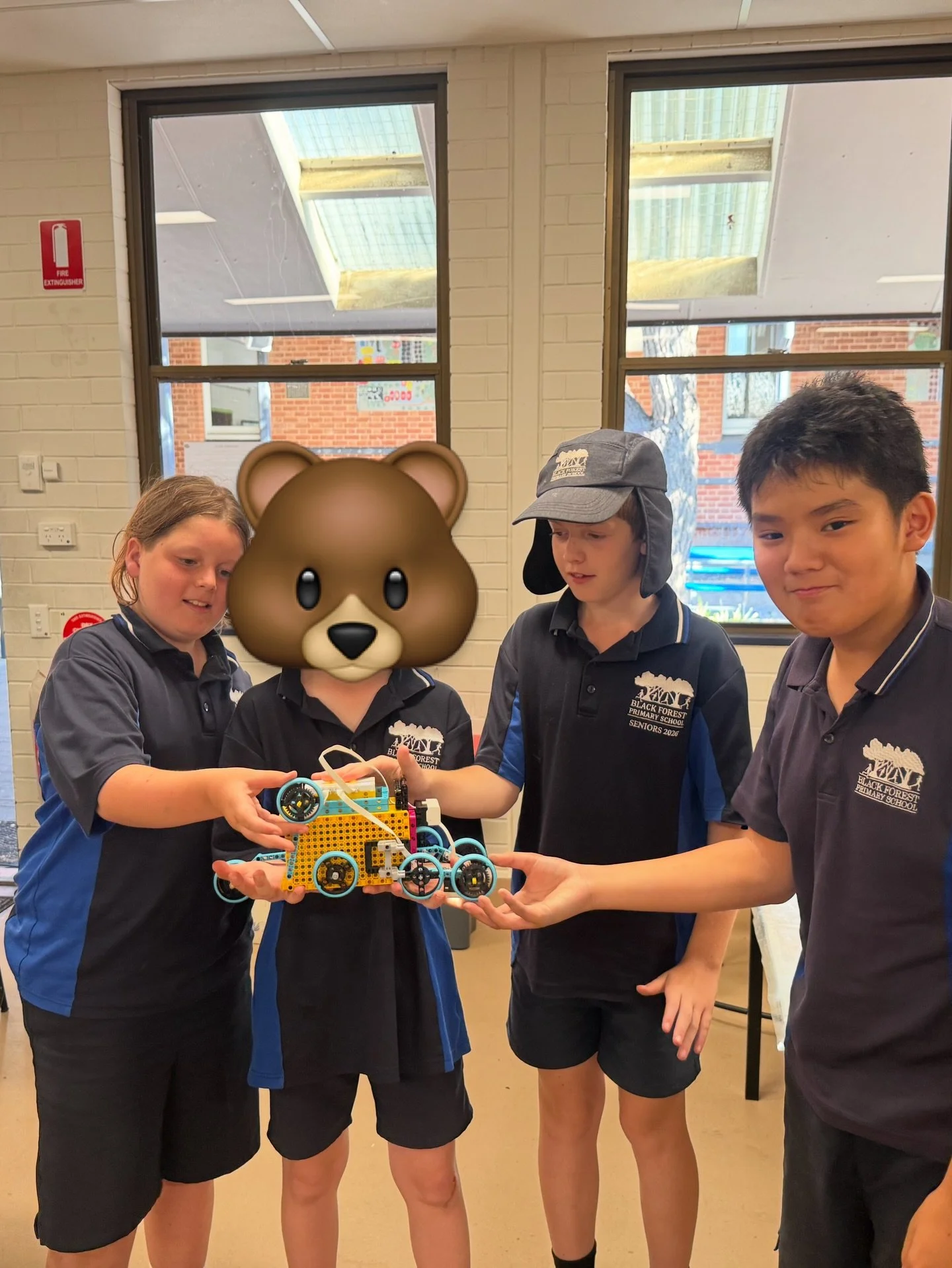 These boys were pretty happy with their 8 wheeled mobile! Another build with housing for 2 little 3D printed 🐨

#lego #edtech #schoolsadelaide #afterschool #coding