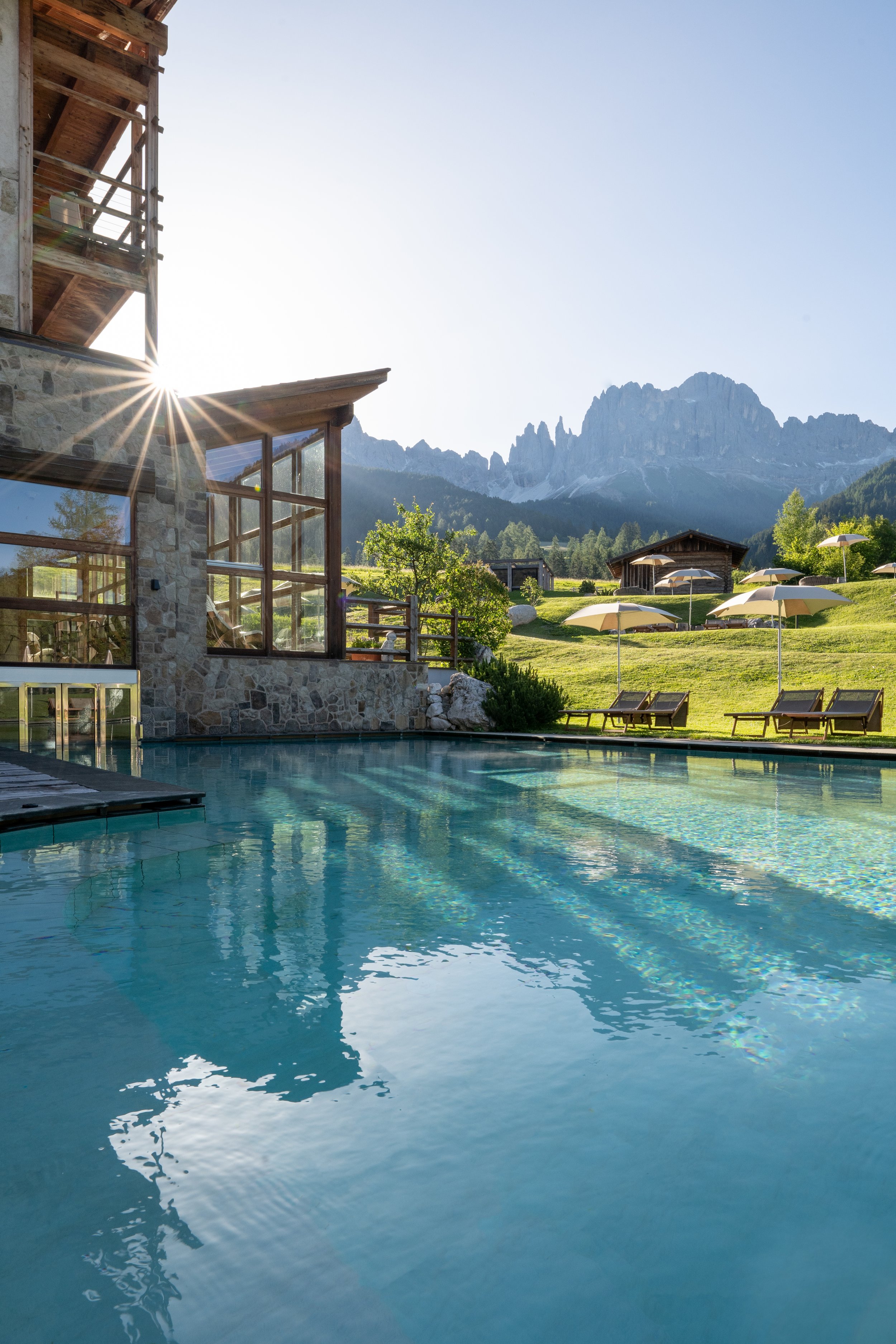 Cyprianerhof_Pool_mountain_summer_©FabianDalpiaz.jpg