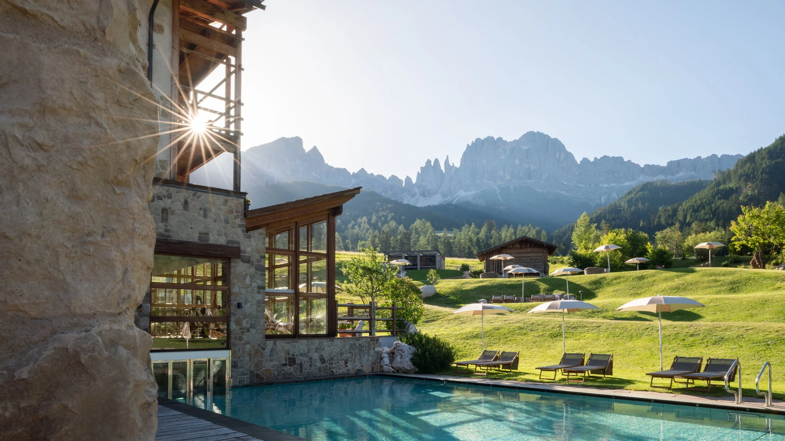 Cyprianerhof_summer_Pool_mountain_©FabianDalpiaz.jpg