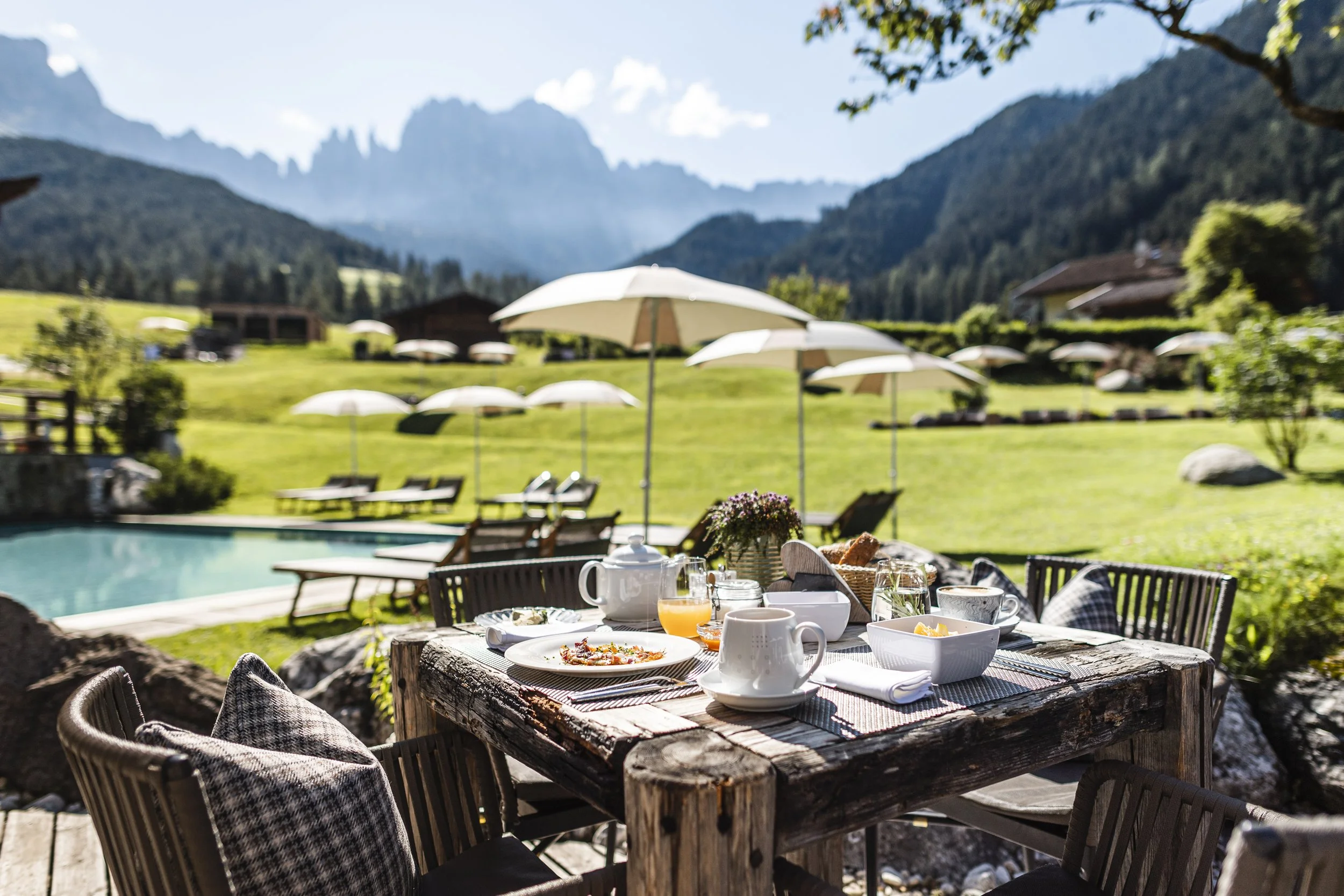 Cyprianerhof_Breakfast_Rosengarten_©NiederkoflerHannes.jpg
