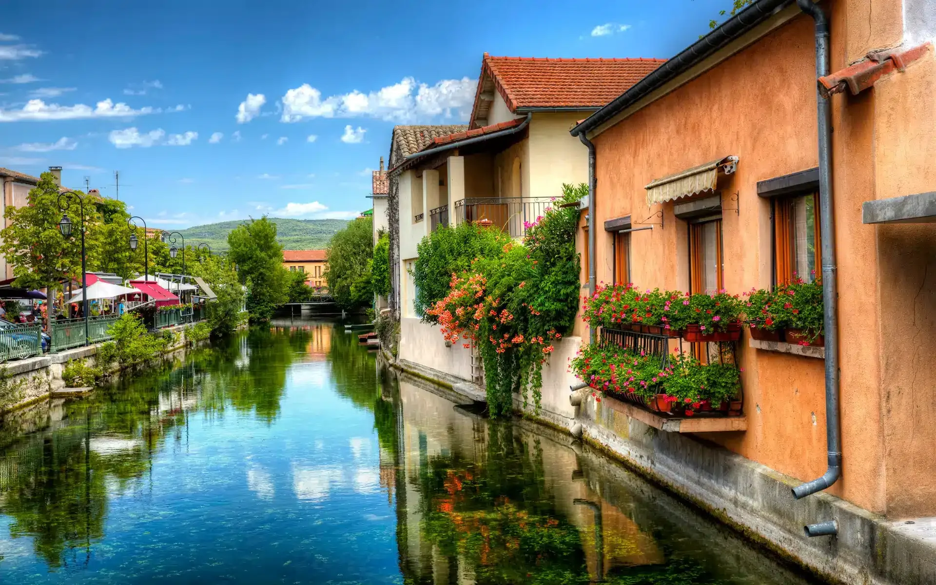 Isle-sur-la-Sorgue-appelee-la-Venise-Comtadine.webp