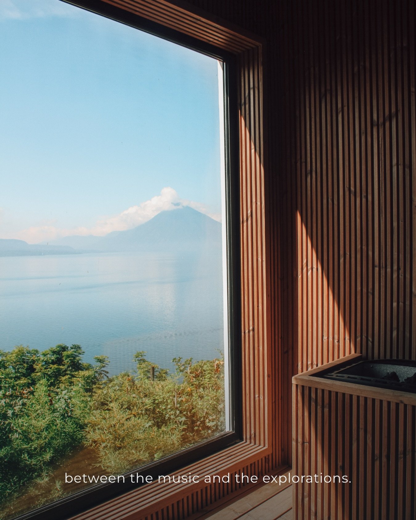 Between the music and the explorations, we come home to Casa Palop&oacute;. 
A house of rare beauty, with terracotta walls and a garden full of flowers. 
A sauna with the volcanoes in the window, open at any hour. 
An infinity pool facing three volca