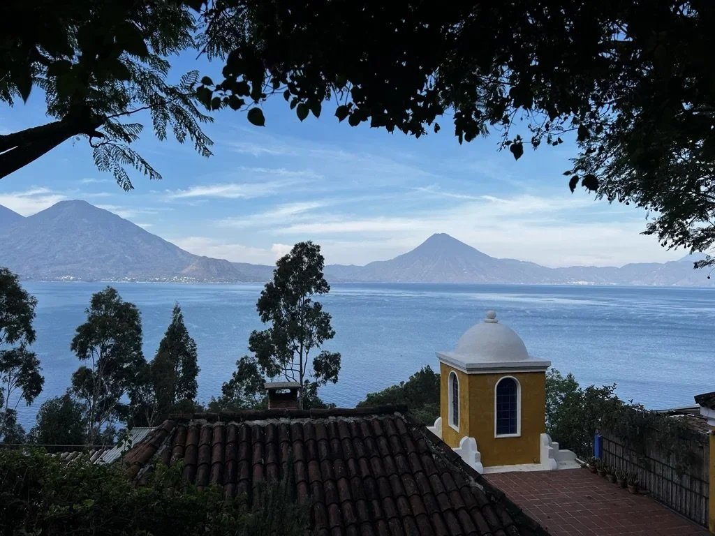 CASA PALOPO JARDINES Vista al volcan.webp